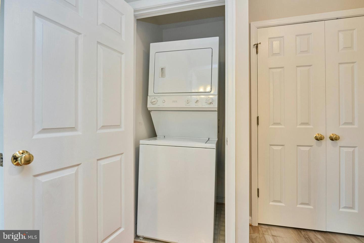 21014 TIMBER RIDGE TER #302, ASHBURN, Virginia 20147, 2 Bedrooms Bedrooms, ,2 BathroomsBathrooms,Residential,For sale,21014 TIMBER RIDGE TER #302,VALO2116304 MLS # VALO2116304