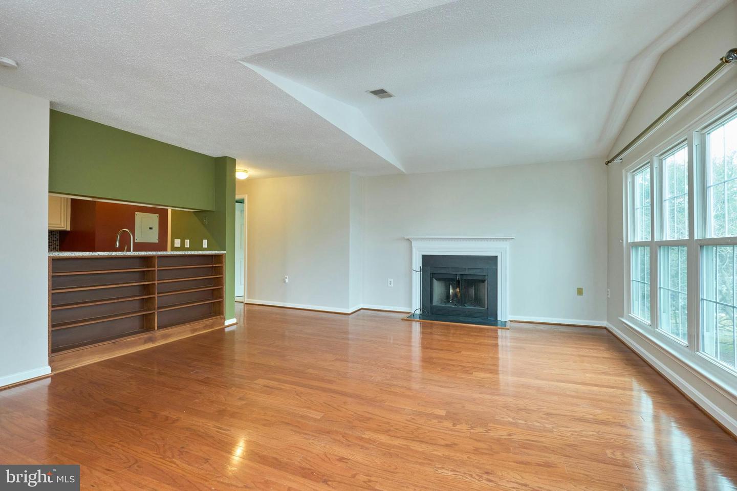 21014 TIMBER RIDGE TER #302, ASHBURN, Virginia 20147, 2 Bedrooms Bedrooms, ,2 BathroomsBathrooms,Residential,For sale,21014 TIMBER RIDGE TER #302,VALO2116304 MLS # VALO2116304