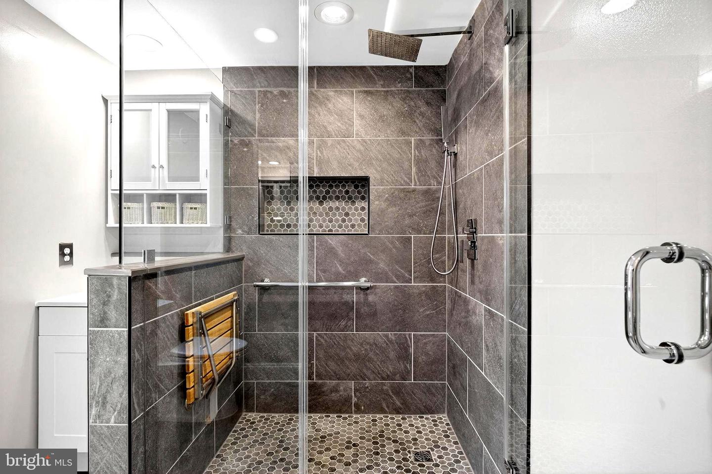 1407 E ABINGDON DR #1, ALEXANDRIA, Virginia 22314, 1 Bedroom Bedrooms, 5 Rooms Rooms,1 BathroomBathrooms,Residential,For sale,1407 E ABINGDON DR #1,VAAX2054324 MLS # VAAX2054324