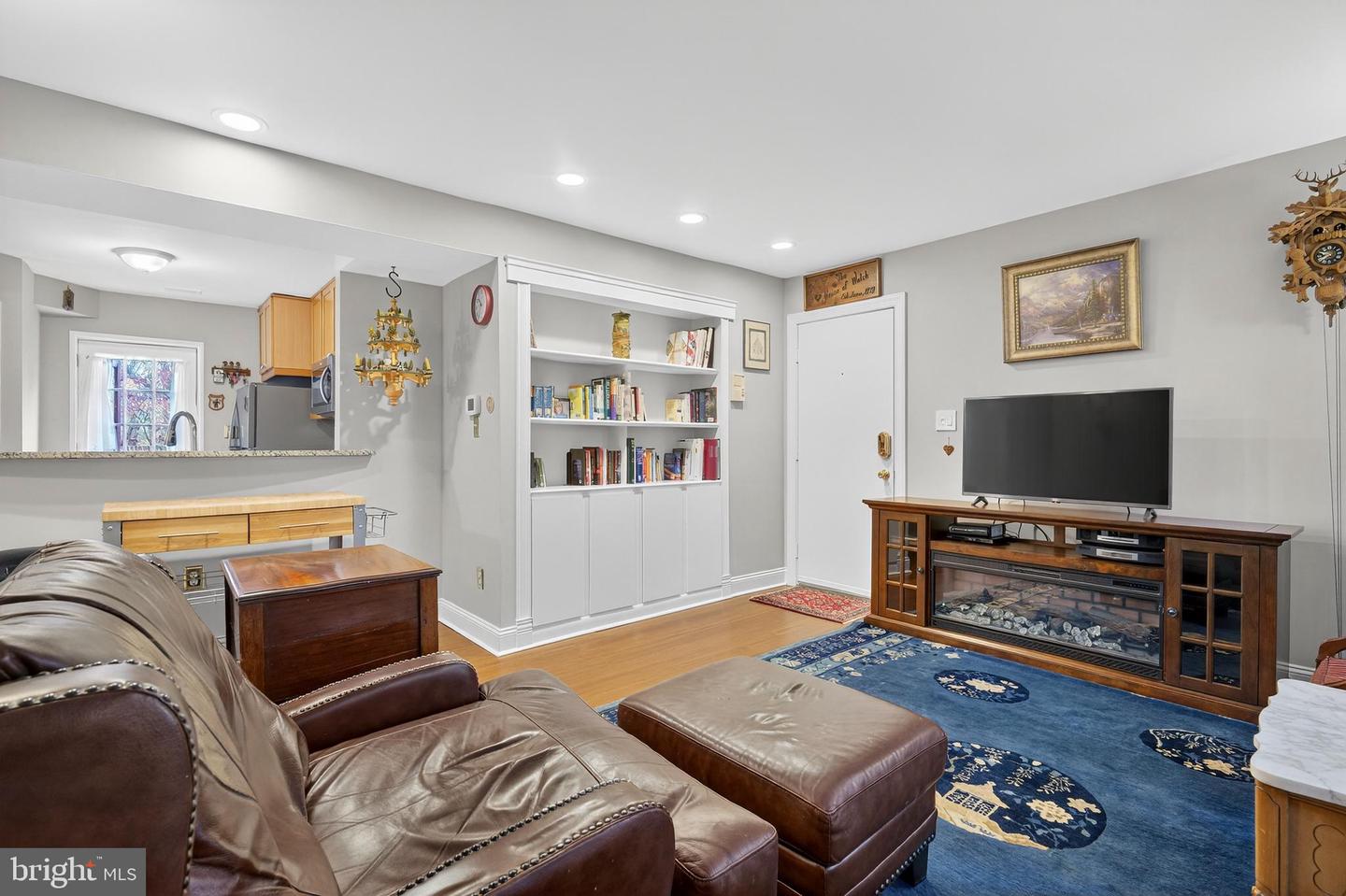 1407 E ABINGDON DR #1, ALEXANDRIA, Virginia 22314, 1 Bedroom Bedrooms, 5 Rooms Rooms,1 BathroomBathrooms,Residential,For sale,1407 E ABINGDON DR #1,VAAX2054324 MLS # VAAX2054324