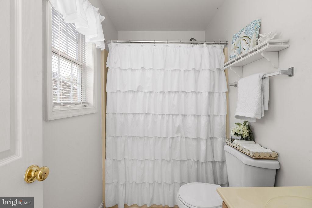 200 5TH ST, COLONIAL BEACH, Virginia 22443, 3 Bedrooms Bedrooms, 5 Rooms Rooms,2 BathroomsBathrooms,Residential,For sale,200 5TH ST,VAWE2010534 MLS # VAWE2010534