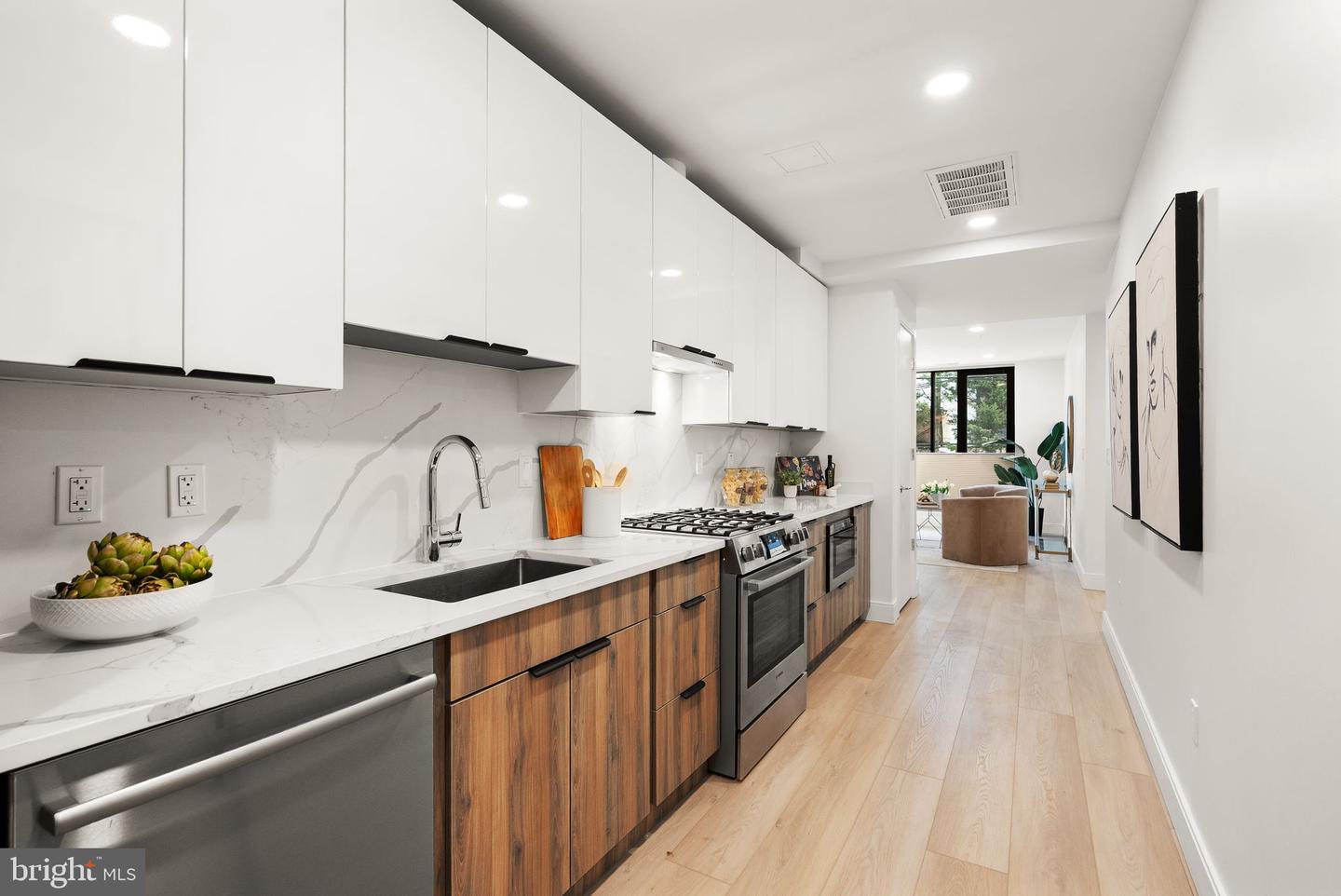 4111 CONNECTICUT AVE NW #103, WASHINGTON, District Of Columbia 20008, 2 Bedrooms Bedrooms, ,2 BathroomsBathrooms,Residential,For sale,4111 CONNECTICUT AVE NW #103,DCDC2247044 MLS # DCDC2247044