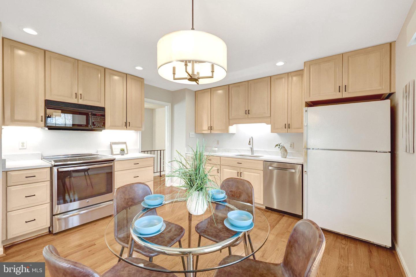 1700 HUNTS END CT, VIENNA, Virginia 22182, 4 Bedrooms Bedrooms, ,3 BathroomsBathrooms,Residential,For sale,1700 HUNTS END CT,VAFX2292032 MLS # VAFX2292032