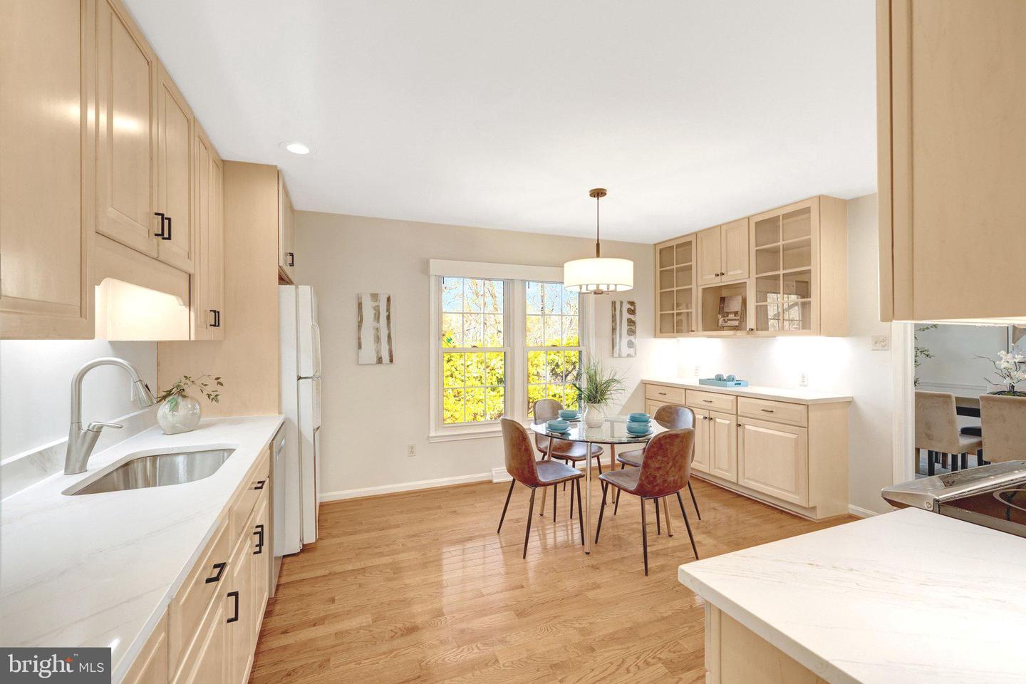 1700 HUNTS END CT, VIENNA, Virginia 22182, 4 Bedrooms Bedrooms, ,3 BathroomsBathrooms,Residential,For sale,1700 HUNTS END CT,VAFX2292032 MLS # VAFX2292032