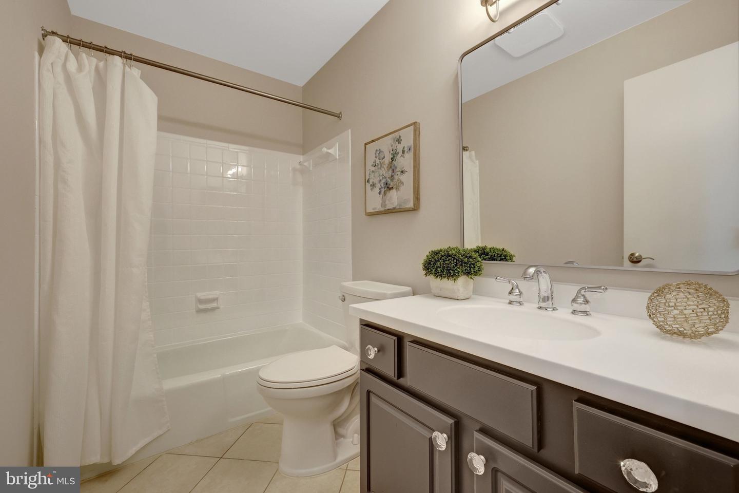 1700 HUNTS END CT, VIENNA, Virginia 22182, 4 Bedrooms Bedrooms, ,3 BathroomsBathrooms,Residential,For sale,1700 HUNTS END CT,VAFX2292032 MLS # VAFX2292032