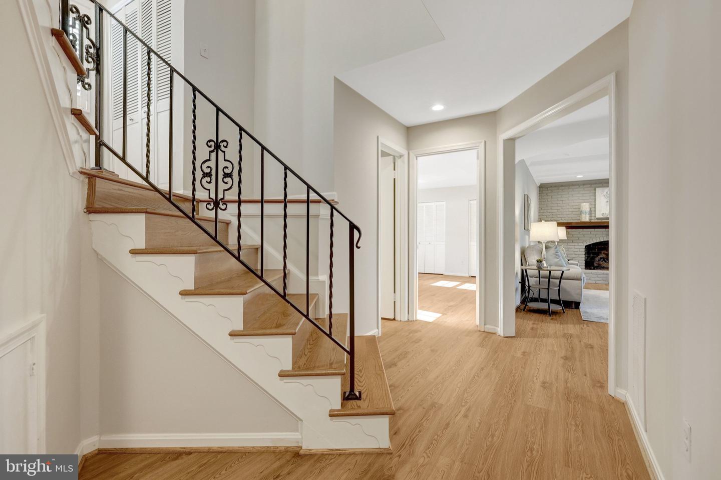 1700 HUNTS END CT, VIENNA, Virginia 22182, 4 Bedrooms Bedrooms, ,3 BathroomsBathrooms,Residential,For sale,1700 HUNTS END CT,VAFX2292032 MLS # VAFX2292032