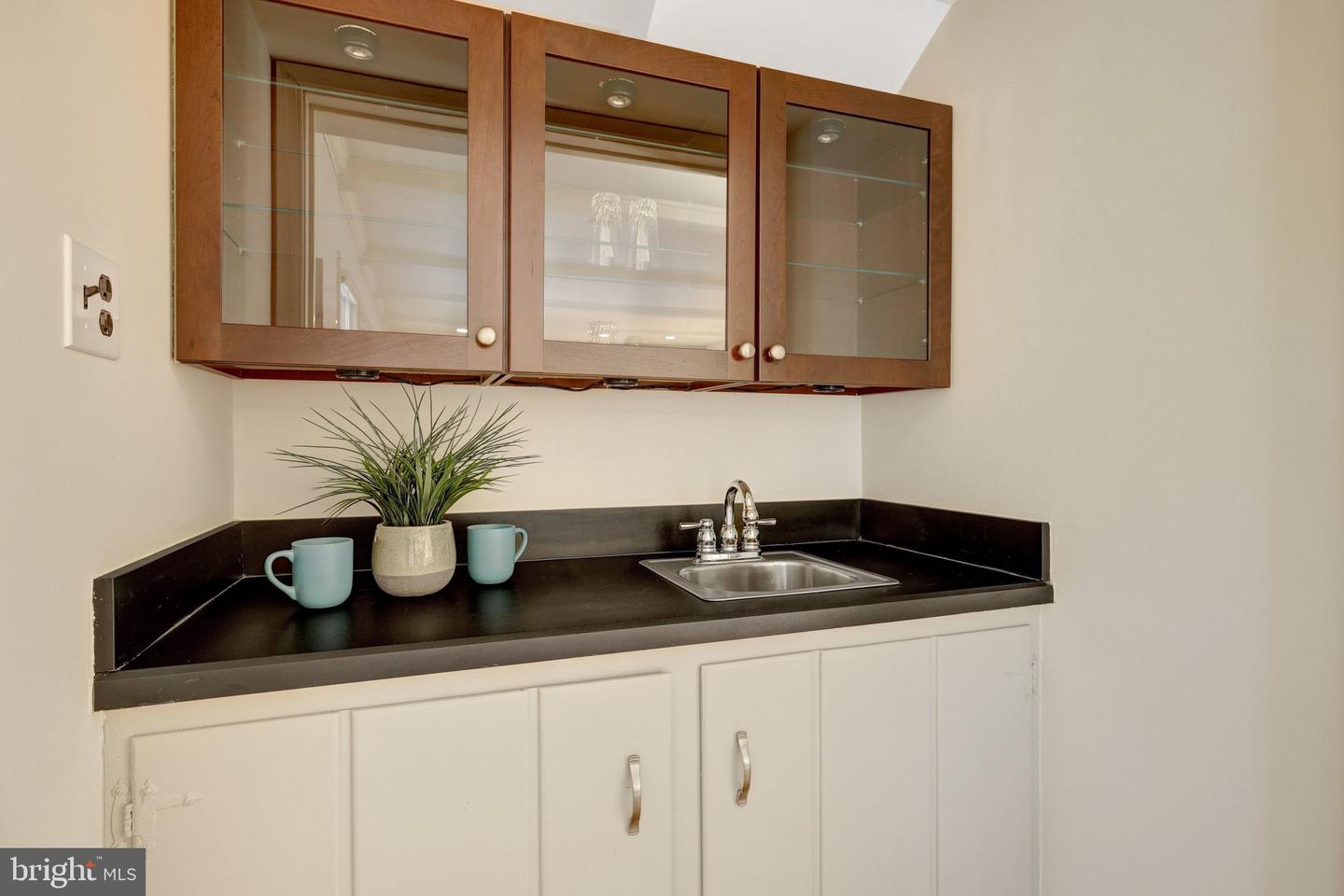 1700 HUNTS END CT, VIENNA, Virginia 22182, 4 Bedrooms Bedrooms, ,3 BathroomsBathrooms,Residential,For sale,1700 HUNTS END CT,VAFX2292032 MLS # VAFX2292032