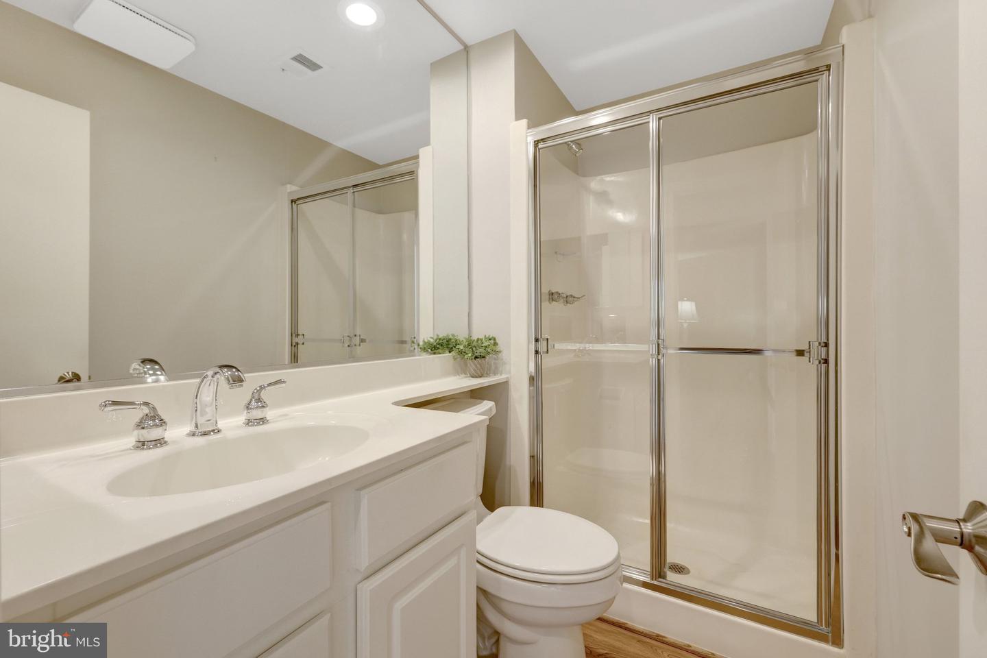 1700 HUNTS END CT, VIENNA, Virginia 22182, 4 Bedrooms Bedrooms, ,3 BathroomsBathrooms,Residential,For sale,1700 HUNTS END CT,VAFX2292032 MLS # VAFX2292032