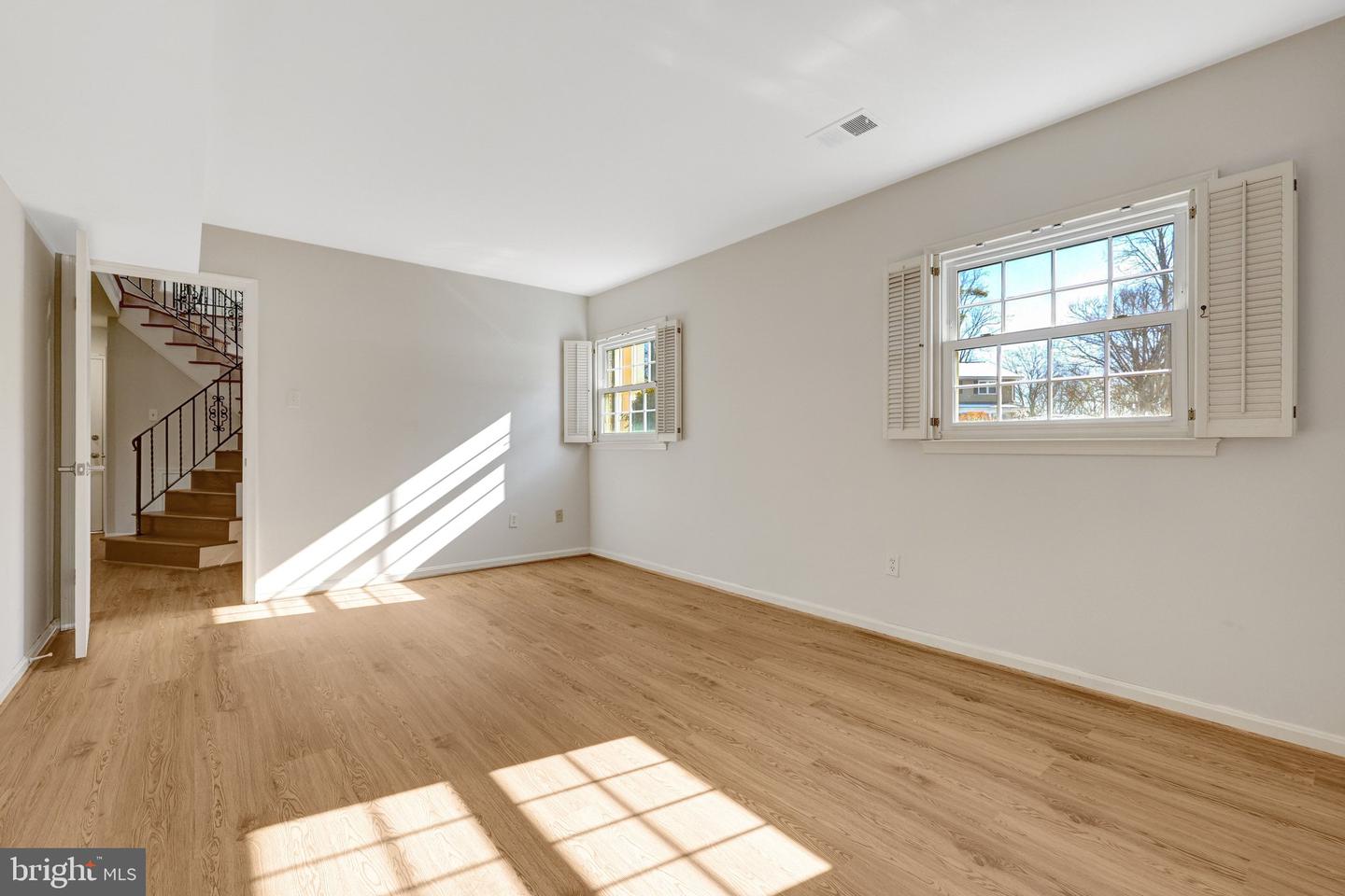 1700 HUNTS END CT, VIENNA, Virginia 22182, 4 Bedrooms Bedrooms, ,3 BathroomsBathrooms,Residential,For sale,1700 HUNTS END CT,VAFX2292032 MLS # VAFX2292032