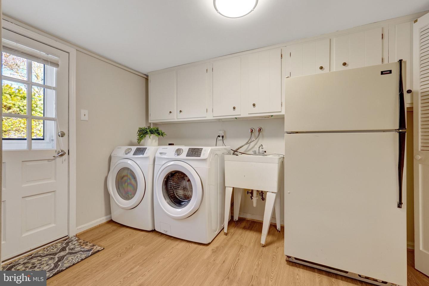 1700 HUNTS END CT, VIENNA, Virginia 22182, 4 Bedrooms Bedrooms, ,3 BathroomsBathrooms,Residential,For sale,1700 HUNTS END CT,VAFX2292032 MLS # VAFX2292032