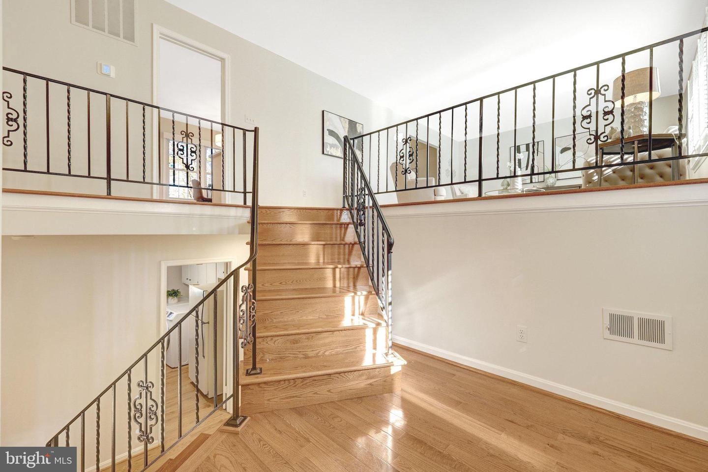 1700 HUNTS END CT, VIENNA, Virginia 22182, 4 Bedrooms Bedrooms, ,3 BathroomsBathrooms,Residential,For sale,1700 HUNTS END CT,VAFX2292032 MLS # VAFX2292032