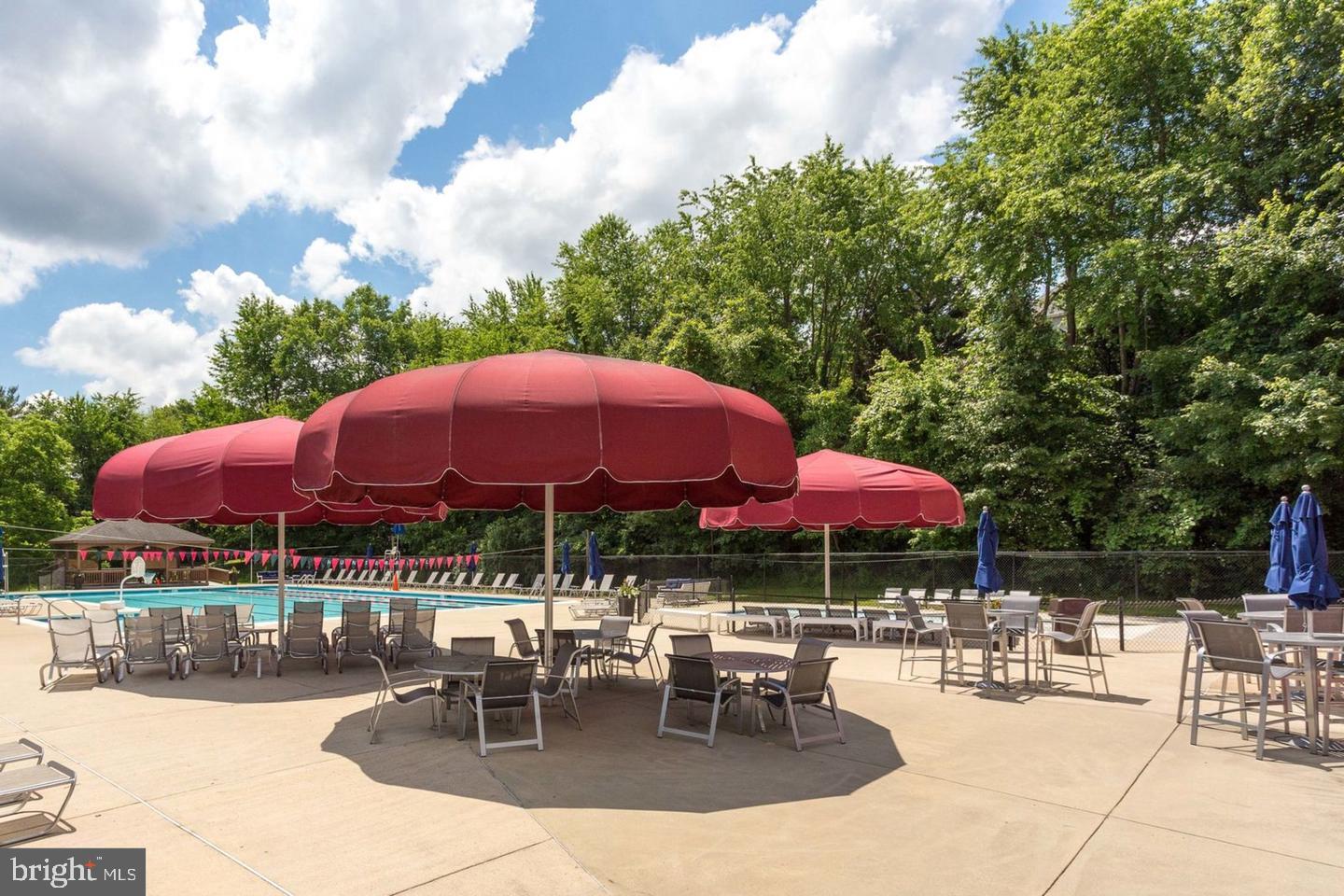 1700 HUNTS END CT, VIENNA, Virginia 22182, 4 Bedrooms Bedrooms, ,3 BathroomsBathrooms,Residential,For sale,1700 HUNTS END CT,VAFX2292032 MLS # VAFX2292032