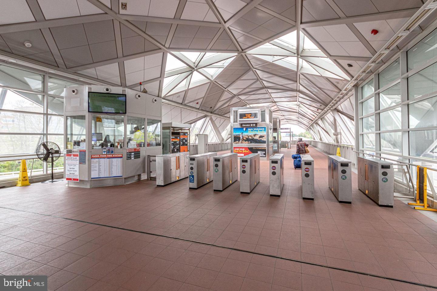 1700 HUNTS END CT, VIENNA, Virginia 22182, 4 Bedrooms Bedrooms, ,3 BathroomsBathrooms,Residential,For sale,1700 HUNTS END CT,VAFX2292032 MLS # VAFX2292032