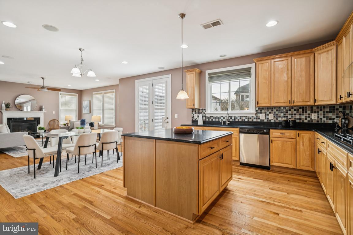 41881 REDGATE WAY, ASHBURN, Virginia 20148, 5 Bedrooms Bedrooms, ,3 BathroomsBathrooms,Residential,For sale,41881 REDGATE WAY,VALO2116384 MLS # VALO2116384