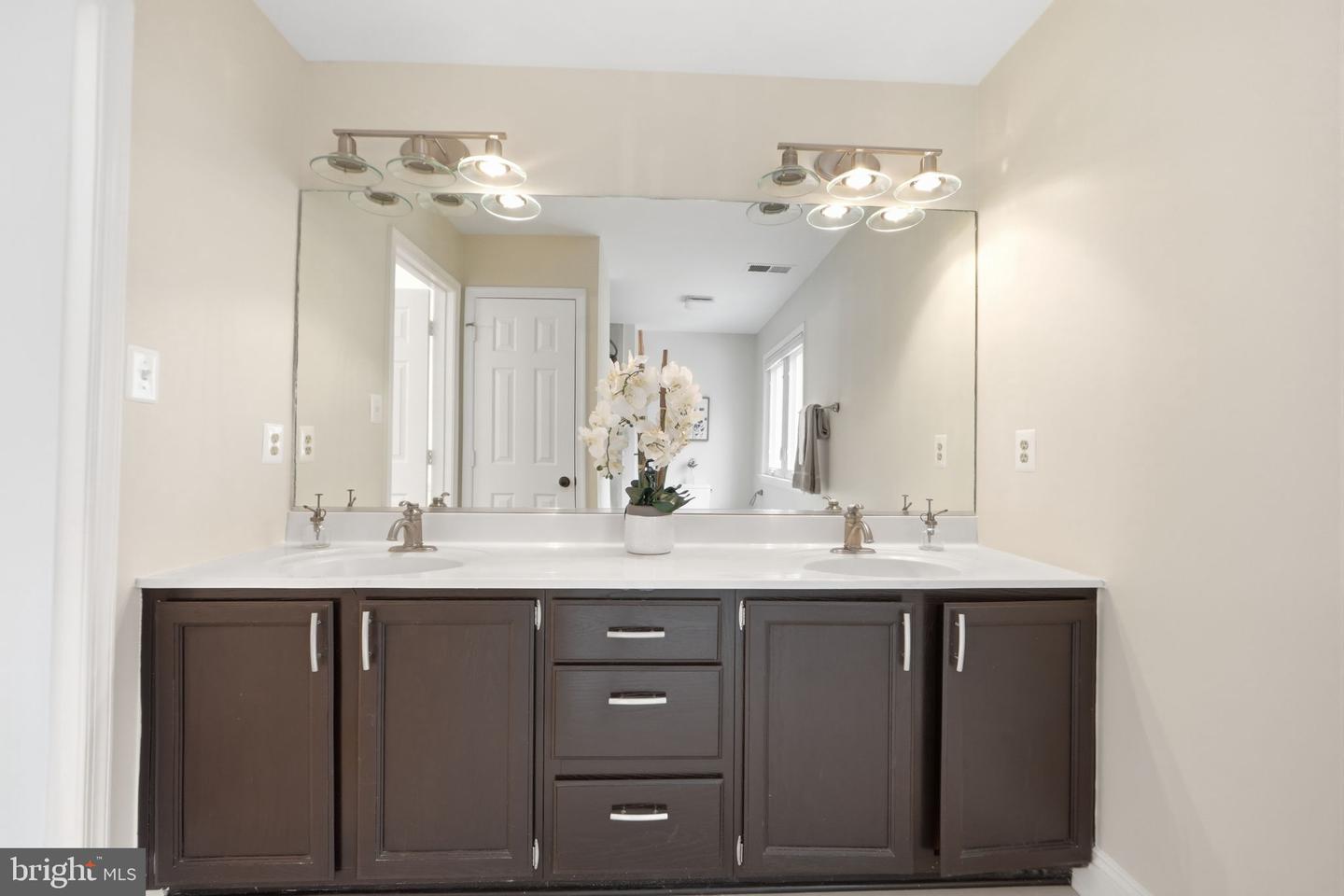 11480 ROBERT STEPHENS DR, FAIRFAX STATION, Virginia 22039, 4 Bedrooms Bedrooms, 18 Rooms Rooms,3 BathroomsBathrooms,Residential,For sale,11480 ROBERT STEPHENS DR,VAFX2292062 MLS # VAFX2292062