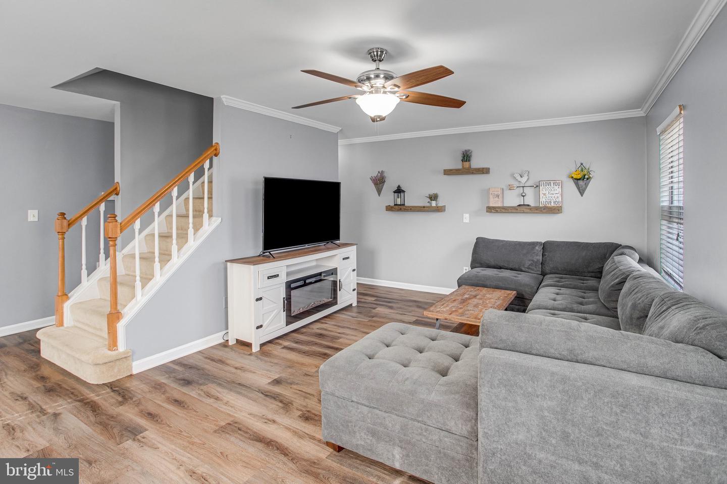 7945 GUNSTON WOODS PL, LORTON, Virginia 22079, 3 Bedrooms Bedrooms, ,3 BathroomsBathrooms,Residential,For sale,7945 GUNSTON WOODS PL,VAFX2292082 MLS # VAFX2292082