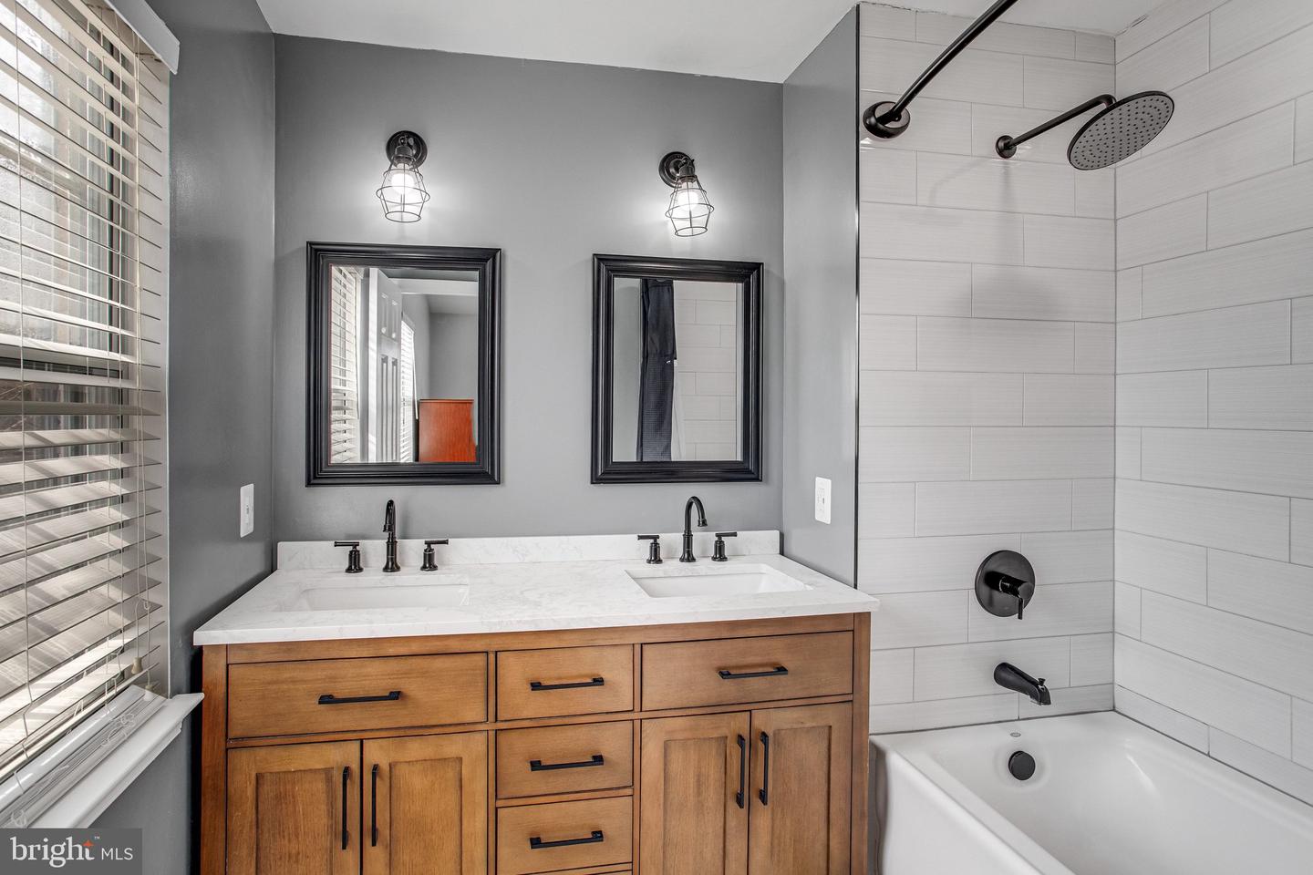 7945 GUNSTON WOODS PL, LORTON, Virginia 22079, 3 Bedrooms Bedrooms, ,3 BathroomsBathrooms,Residential,For sale,7945 GUNSTON WOODS PL,VAFX2292082 MLS # VAFX2292082