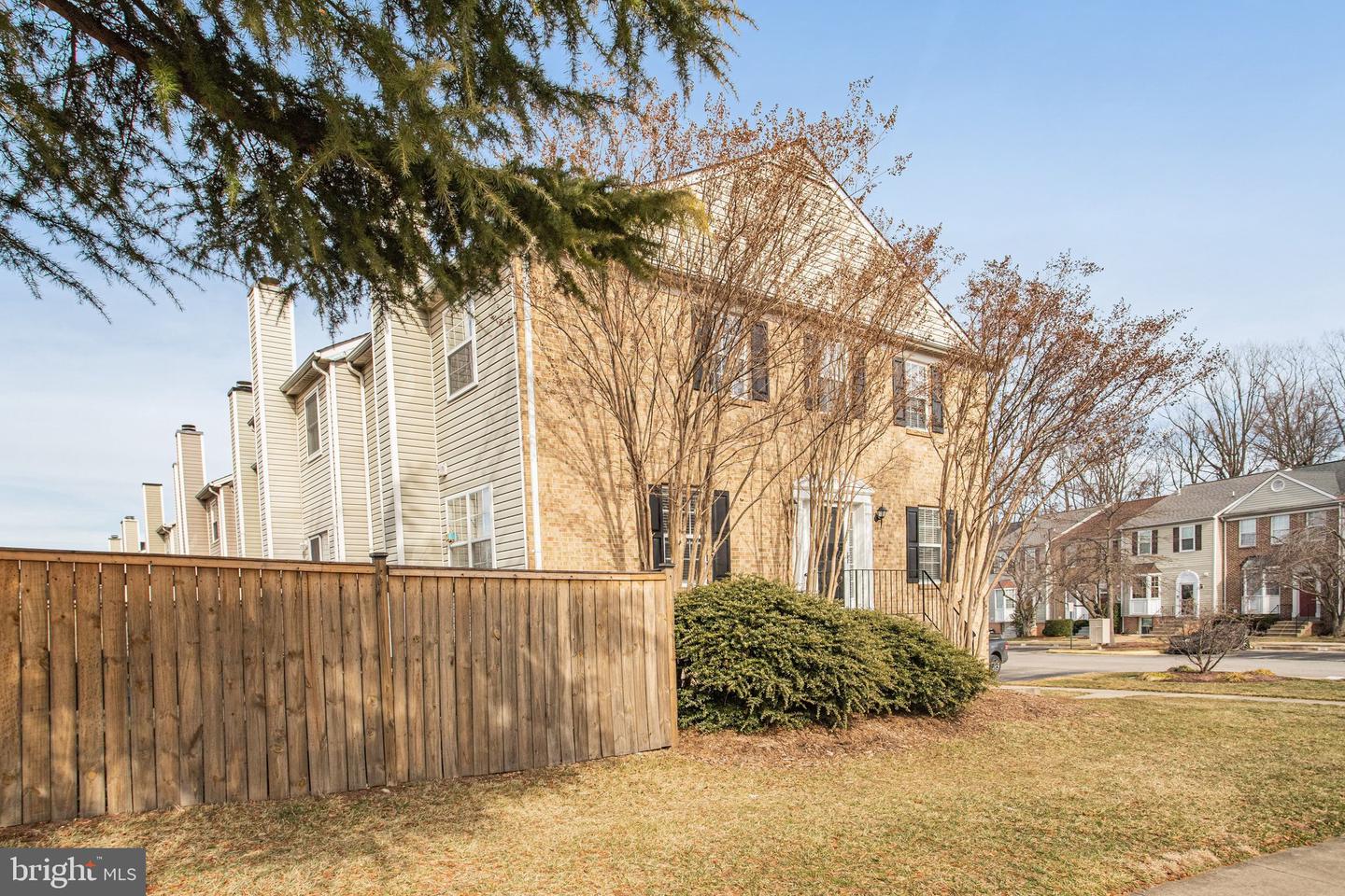 7945 GUNSTON WOODS PL, LORTON, Virginia 22079, 3 Bedrooms Bedrooms, ,3 BathroomsBathrooms,Residential,For sale,7945 GUNSTON WOODS PL,VAFX2292082 MLS # VAFX2292082