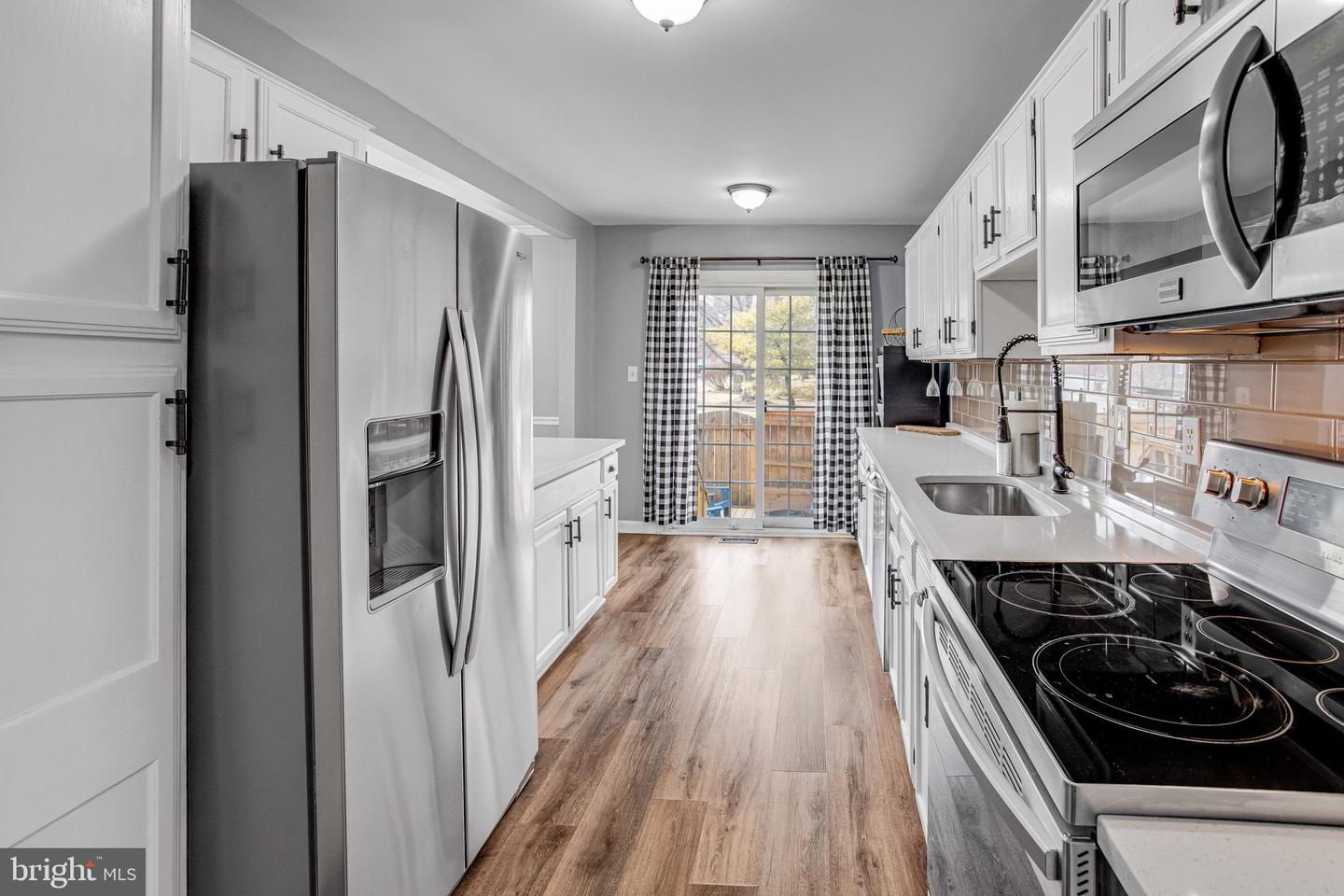 7945 GUNSTON WOODS PL, LORTON, Virginia 22079, 3 Bedrooms Bedrooms, ,3 BathroomsBathrooms,Residential,For sale,7945 GUNSTON WOODS PL,VAFX2292082 MLS # VAFX2292082