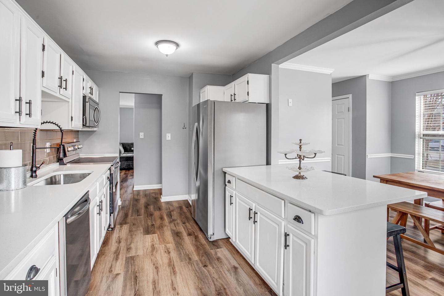 7945 GUNSTON WOODS PL, LORTON, Virginia 22079, 3 Bedrooms Bedrooms, ,3 BathroomsBathrooms,Residential,For sale,7945 GUNSTON WOODS PL,VAFX2292082 MLS # VAFX2292082