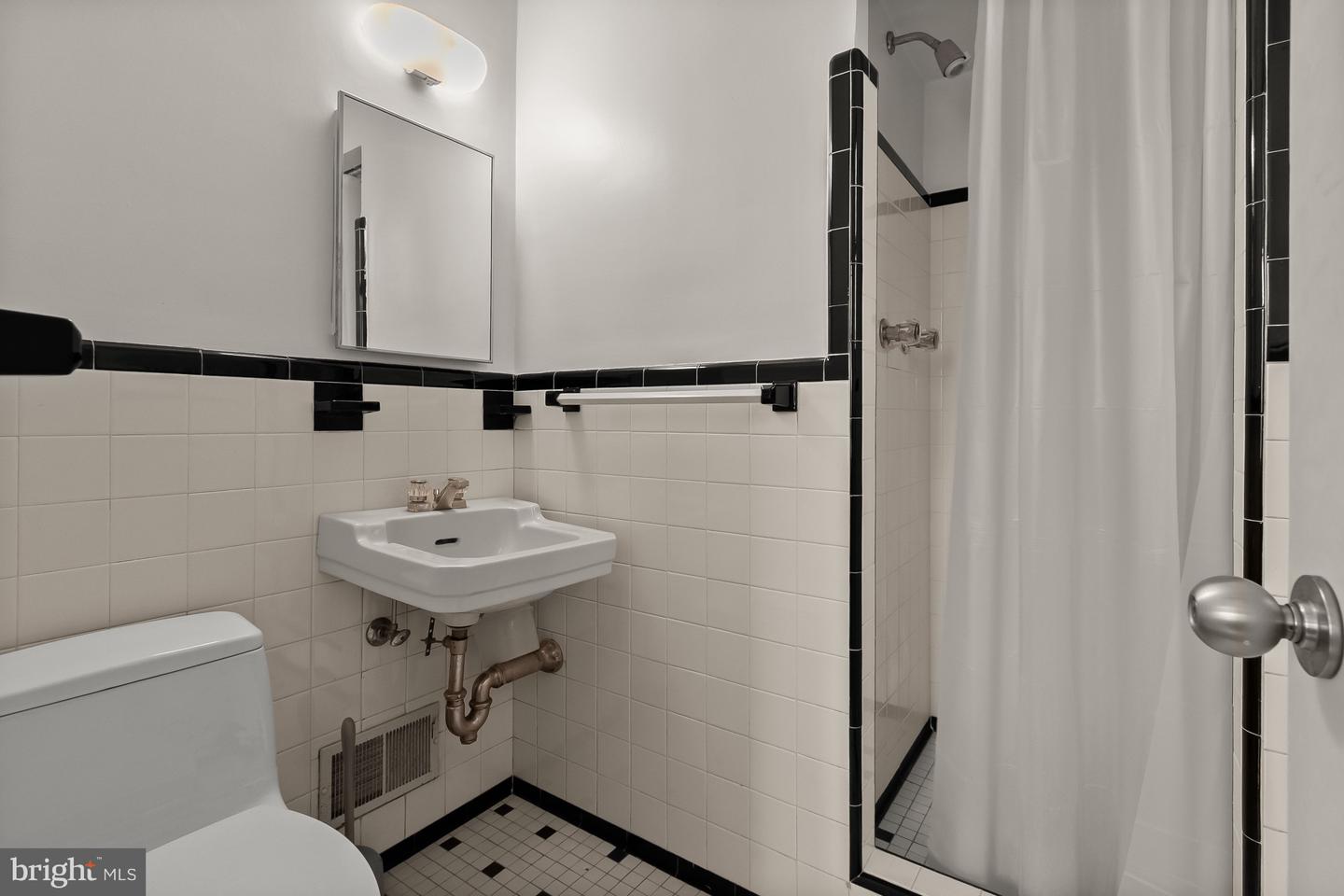 2400 44TH ST NW, WASHINGTON, District Of Columbia 20007, 4 Bedrooms Bedrooms, ,4 BathroomsBathrooms,Residential,For sale,2400 44TH ST NW,DCDC2247394 MLS # DCDC2247394