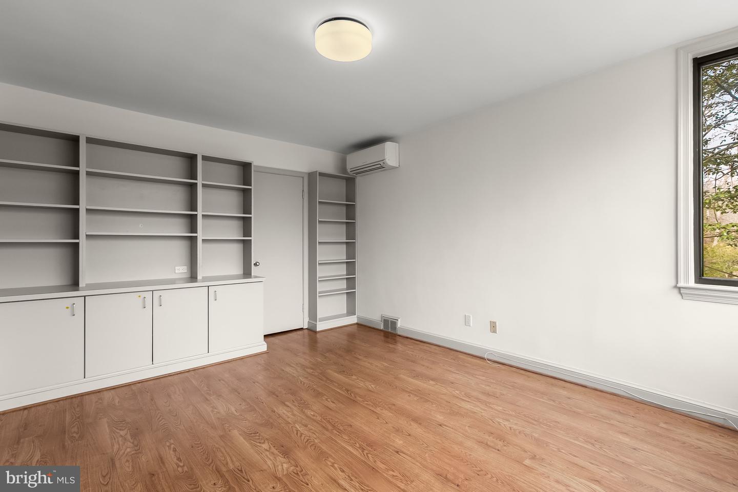 2400 44TH ST NW, WASHINGTON, District Of Columbia 20007, 4 Bedrooms Bedrooms, ,4 BathroomsBathrooms,Residential,For sale,2400 44TH ST NW,DCDC2247394 MLS # DCDC2247394