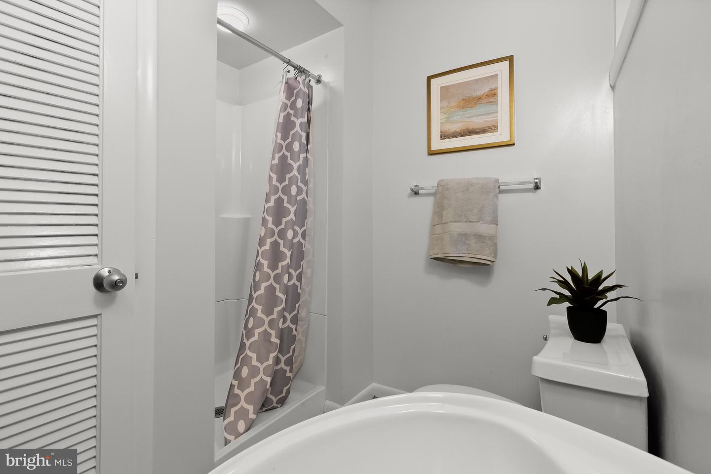 2400 44TH ST NW, WASHINGTON, District Of Columbia 20007, 4 Bedrooms Bedrooms, ,4 BathroomsBathrooms,Residential,For sale,2400 44TH ST NW,DCDC2247394 MLS # DCDC2247394