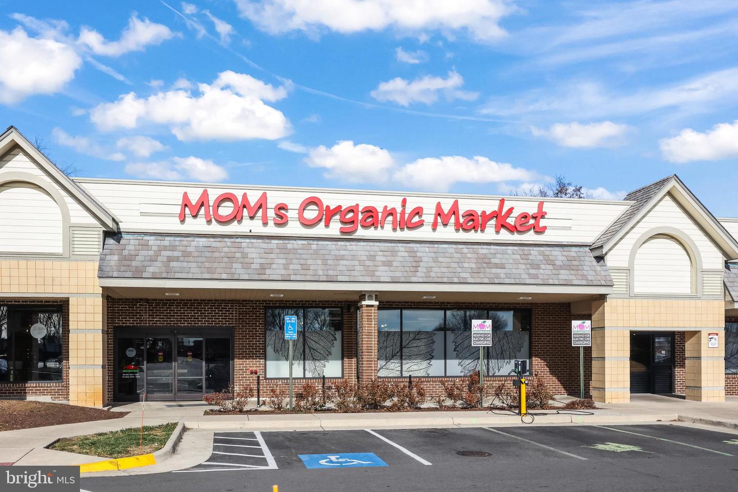 549 FLORIDA AVE #201, HERNDON, Virginia 20170, 2 Bedrooms Bedrooms, ,2 BathroomsBathrooms,Residential,For sale,549 FLORIDA AVE #201,VAFX2292374 MLS # VAFX2292374