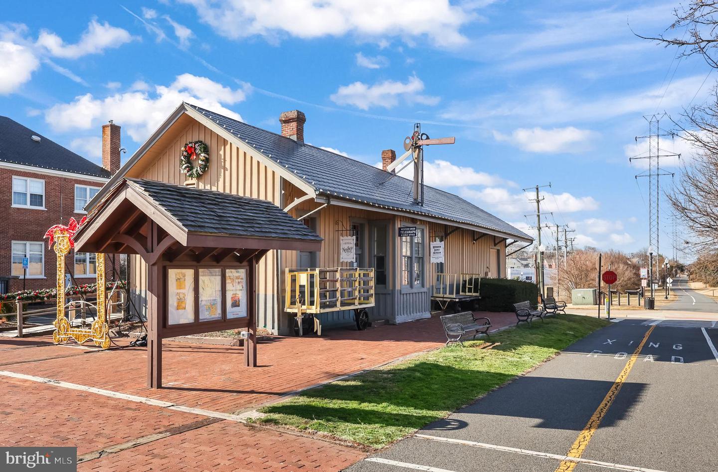 549 FLORIDA AVE #201, HERNDON, Virginia 20170, 2 Bedrooms Bedrooms, ,2 BathroomsBathrooms,Residential,For sale,549 FLORIDA AVE #201,VAFX2292374 MLS # VAFX2292374