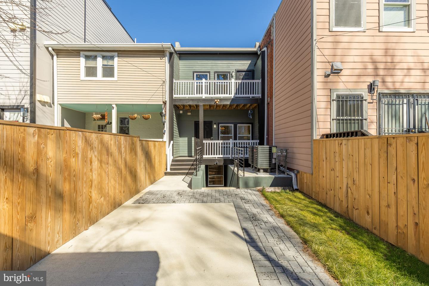 422 WARNER ST NW #2, WASHINGTON, District Of Columbia 20001, 3 Bedrooms Bedrooms, ,3 BathroomsBathrooms,Residential,For sale,422 WARNER ST NW #2,DCDC2247580 MLS # DCDC2247580