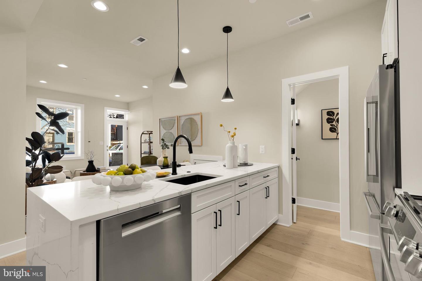 422 WARNER ST NW #2, WASHINGTON, District Of Columbia 20001, 3 Bedrooms Bedrooms, ,3 BathroomsBathrooms,Residential,For sale,422 WARNER ST NW #2,DCDC2247580 MLS # DCDC2247580