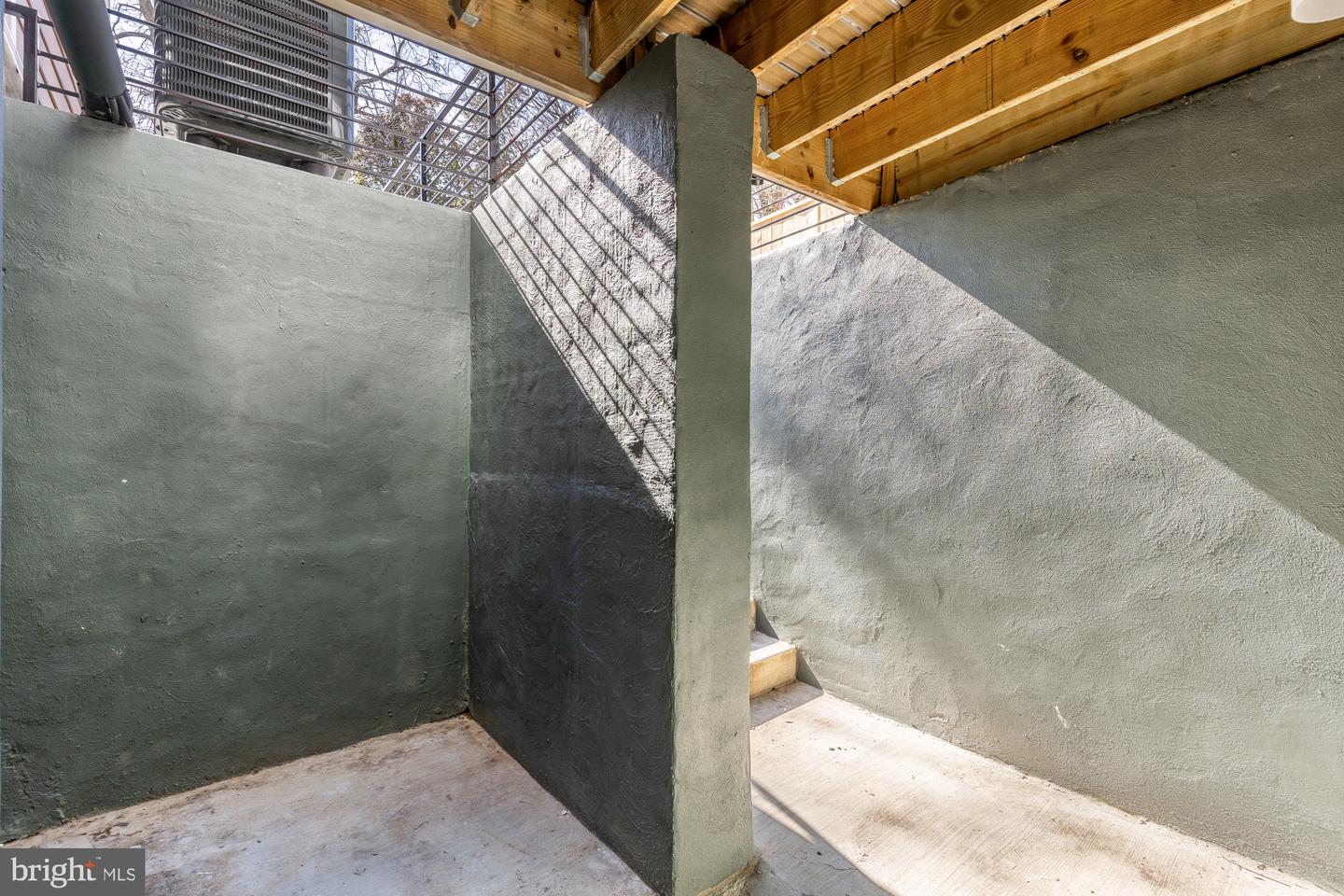 422 WARNER ST NW #1, WASHINGTON, District Of Columbia 20001, 1 Bedroom Bedrooms, ,1 BathroomBathrooms,Residential,For sale,422 WARNER ST NW #1,DCDC2247588 MLS # DCDC2247588