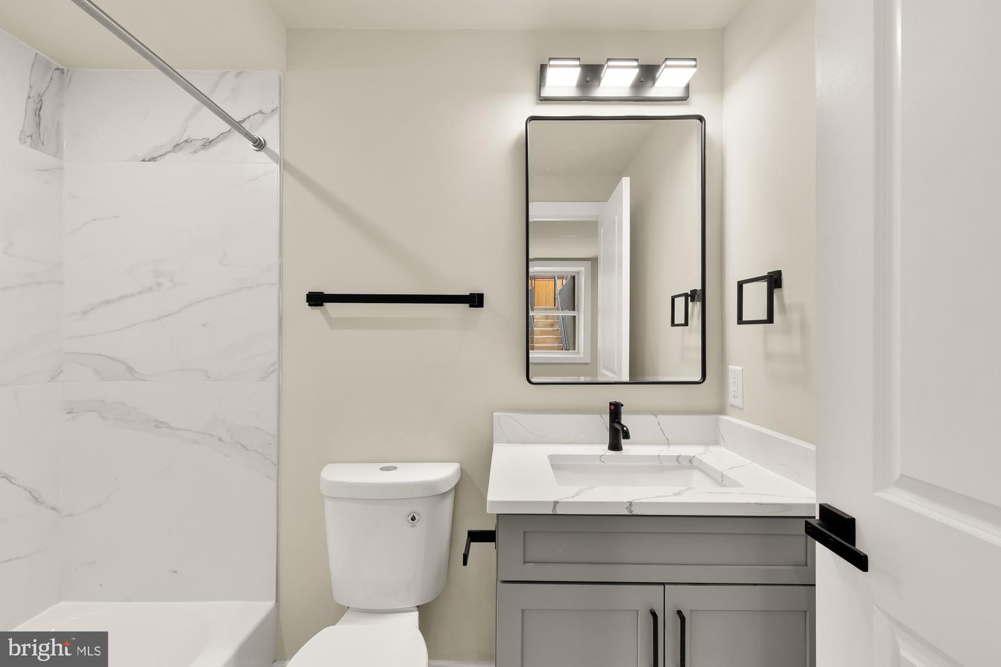 422 WARNER ST NW #1, WASHINGTON, District Of Columbia 20001, 1 Bedroom Bedrooms, ,1 BathroomBathrooms,Residential,For sale,422 WARNER ST NW #1,DCDC2247588 MLS # DCDC2247588