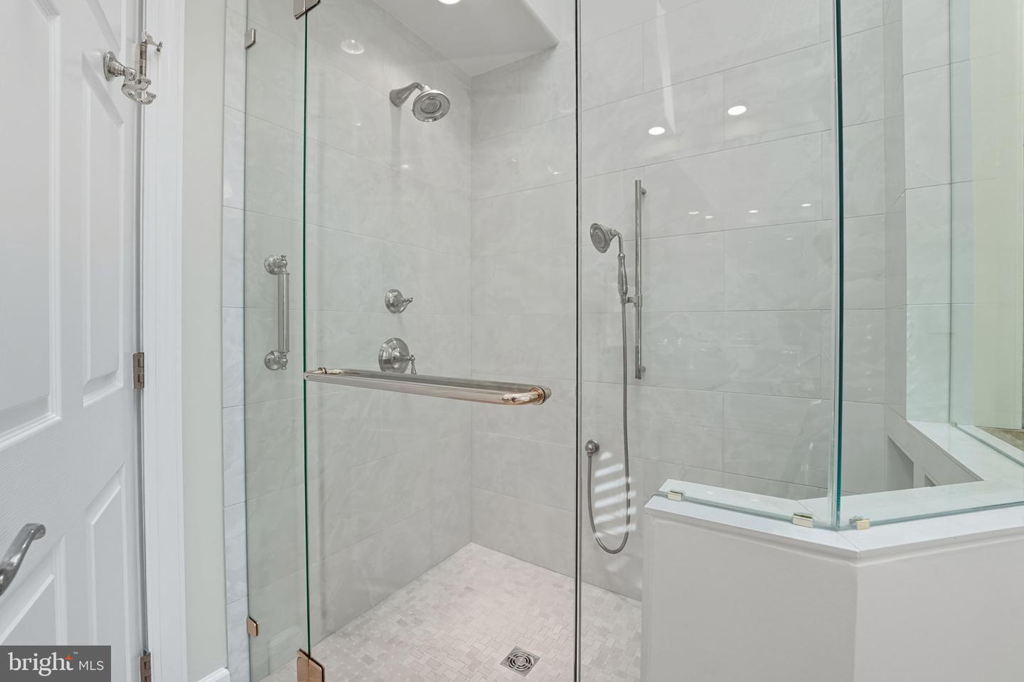 2124 21ST RD N, ARLINGTON, Virginia 22201, 4 Bedrooms Bedrooms, ,3 BathroomsBathrooms,Residential,For sale,2124 21ST RD N,VAAR2069258 MLS # VAAR2069258