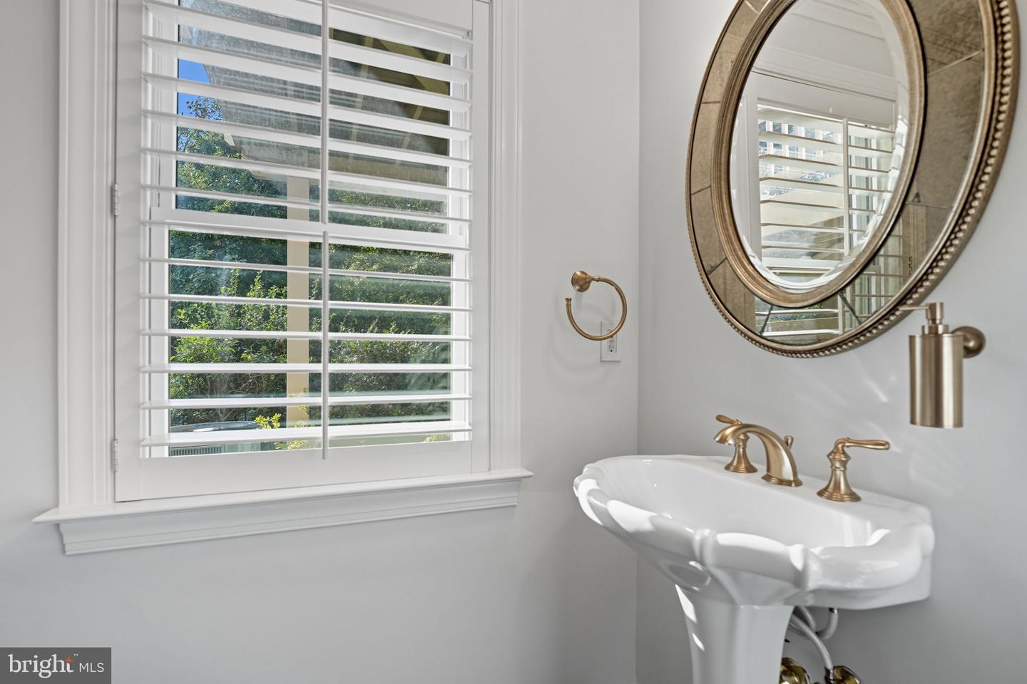 2124 21ST RD N, ARLINGTON, Virginia 22201, 4 Bedrooms Bedrooms, ,3 BathroomsBathrooms,Residential,For sale,2124 21ST RD N,VAAR2069258 MLS # VAAR2069258