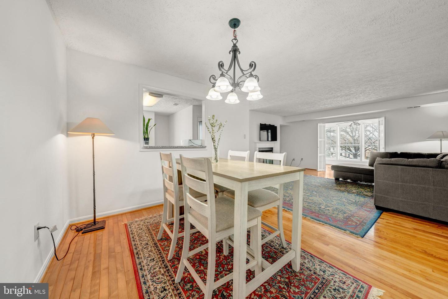 10147 OAKTON TERRACE RD, OAKTON, Virginia 22124, 2 Bedrooms Bedrooms, ,2 BathroomsBathrooms,Residential,For sale,10147 OAKTON TERRACE RD,VAFX2292596 MLS # VAFX2292596