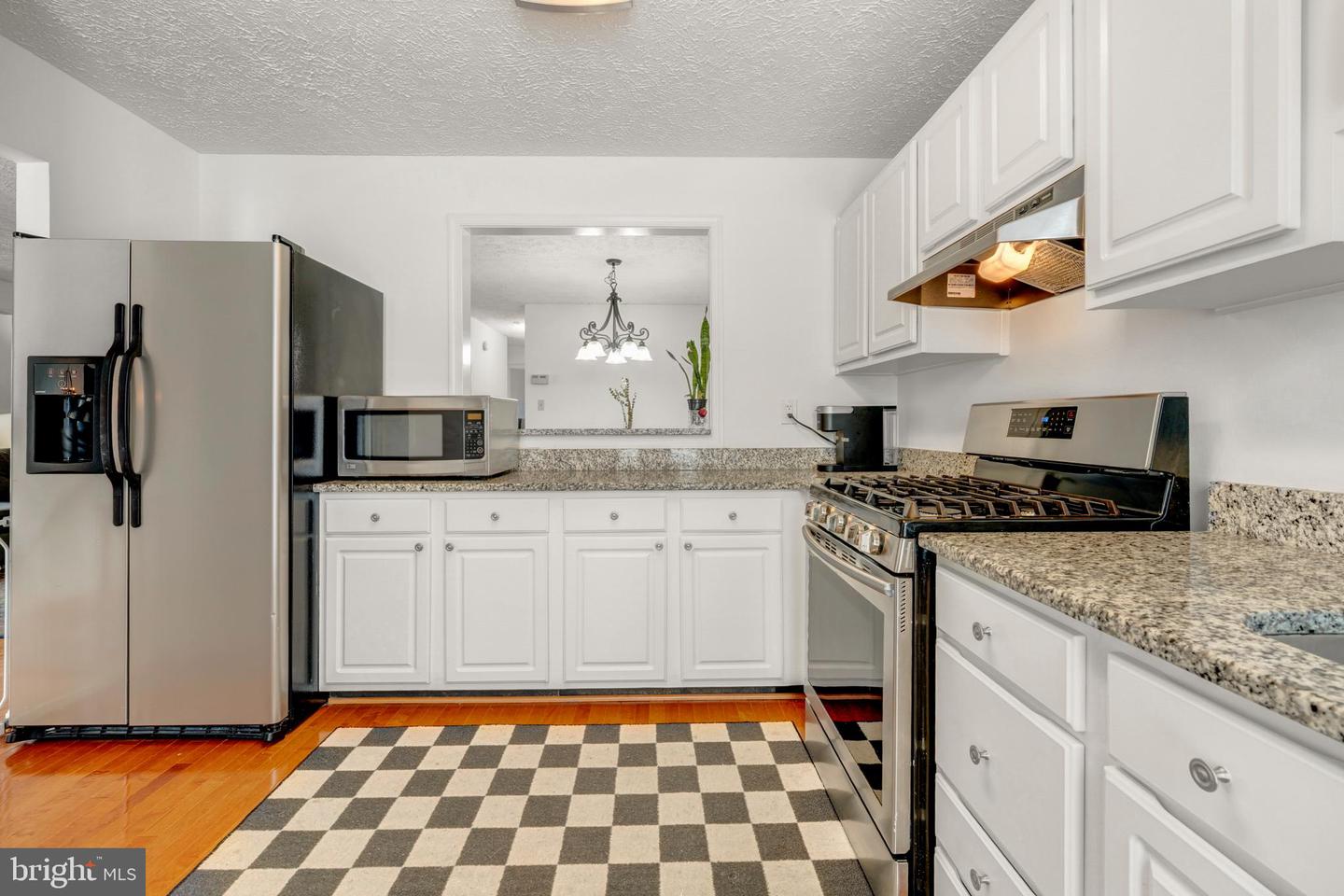 10147 OAKTON TERRACE RD, OAKTON, Virginia 22124, 2 Bedrooms Bedrooms, ,2 BathroomsBathrooms,Residential,For sale,10147 OAKTON TERRACE RD,VAFX2292596 MLS # VAFX2292596