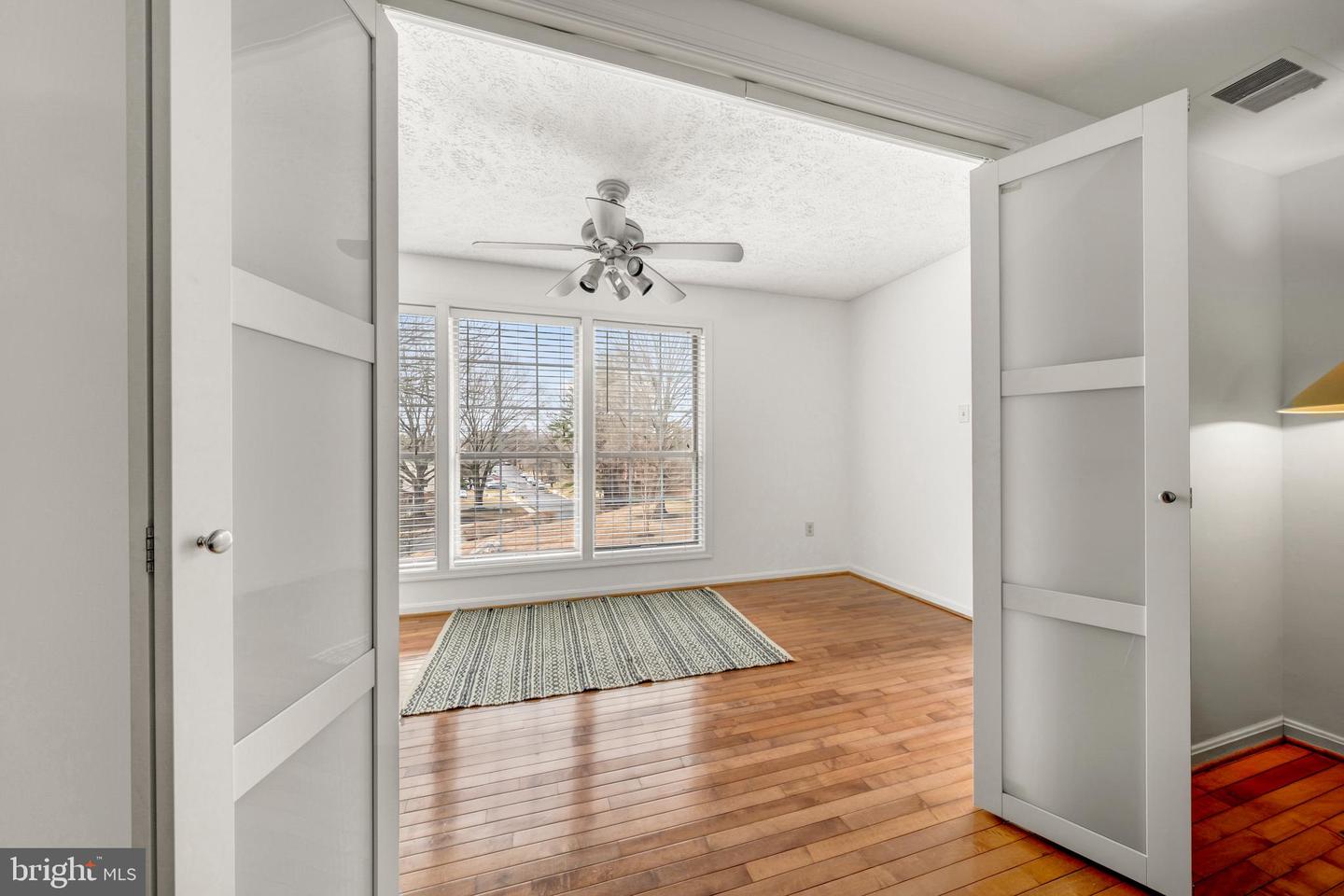 10147 OAKTON TERRACE RD, OAKTON, Virginia 22124, 2 Bedrooms Bedrooms, ,2 BathroomsBathrooms,Residential,For sale,10147 OAKTON TERRACE RD,VAFX2292596 MLS # VAFX2292596