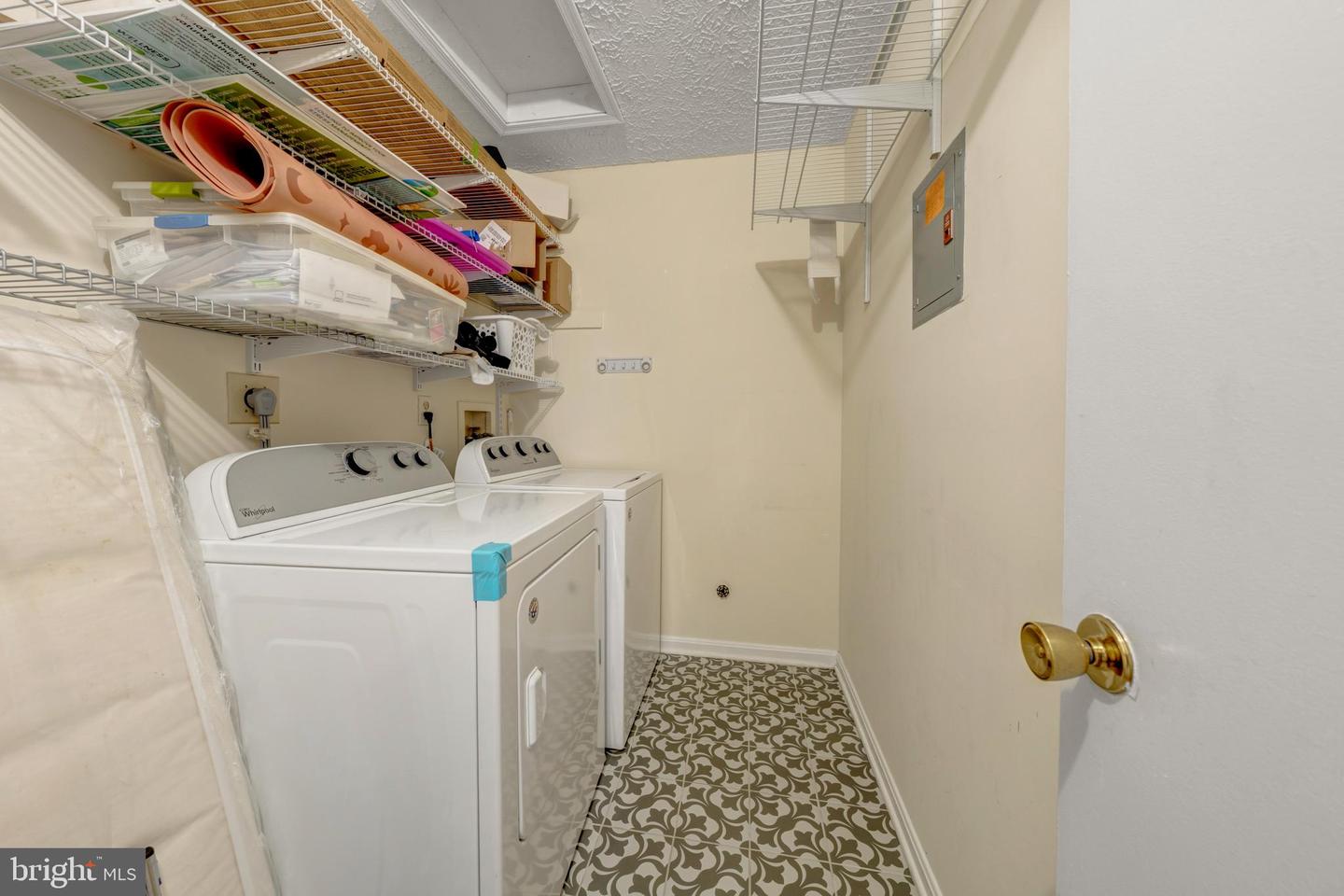 10147 OAKTON TERRACE RD, OAKTON, Virginia 22124, 2 Bedrooms Bedrooms, ,2 BathroomsBathrooms,Residential,For sale,10147 OAKTON TERRACE RD,VAFX2292596 MLS # VAFX2292596