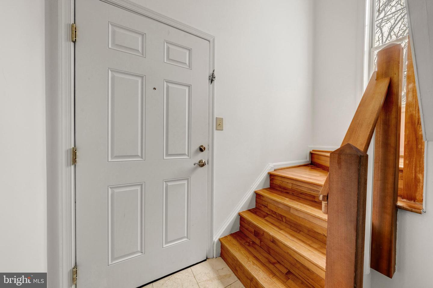 10147 OAKTON TERRACE RD, OAKTON, Virginia 22124, 2 Bedrooms Bedrooms, ,2 BathroomsBathrooms,Residential,For sale,10147 OAKTON TERRACE RD,VAFX2292596 MLS # VAFX2292596