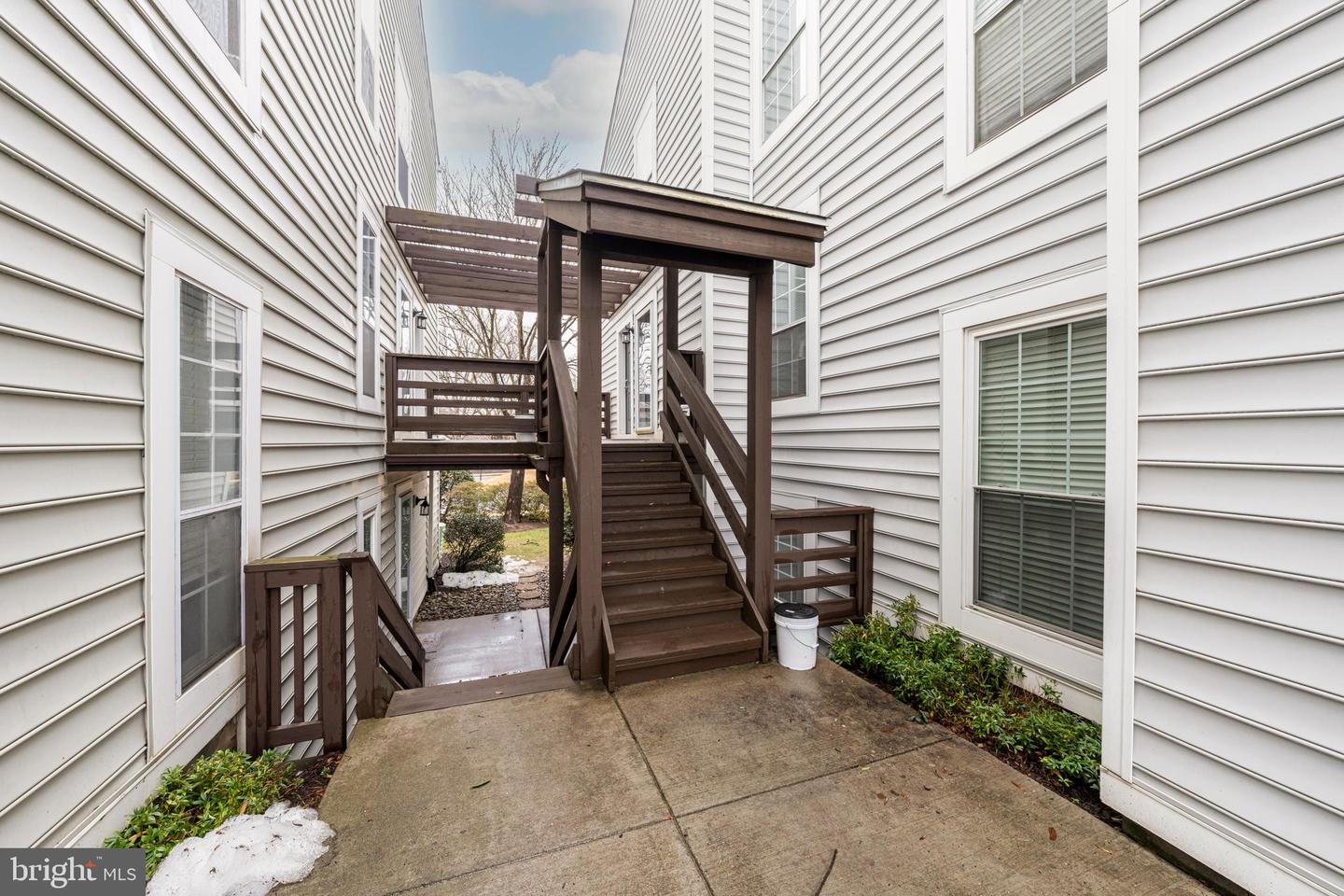 10147 OAKTON TERRACE RD, OAKTON, Virginia 22124, 2 Bedrooms Bedrooms, ,2 BathroomsBathrooms,Residential,For sale,10147 OAKTON TERRACE RD,VAFX2292596 MLS # VAFX2292596