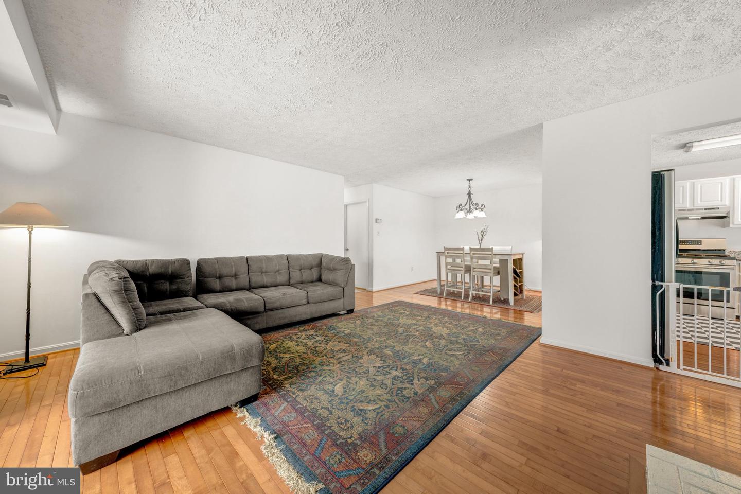 10147 OAKTON TERRACE RD, OAKTON, Virginia 22124, 2 Bedrooms Bedrooms, ,2 BathroomsBathrooms,Residential,For sale,10147 OAKTON TERRACE RD,VAFX2292596 MLS # VAFX2292596