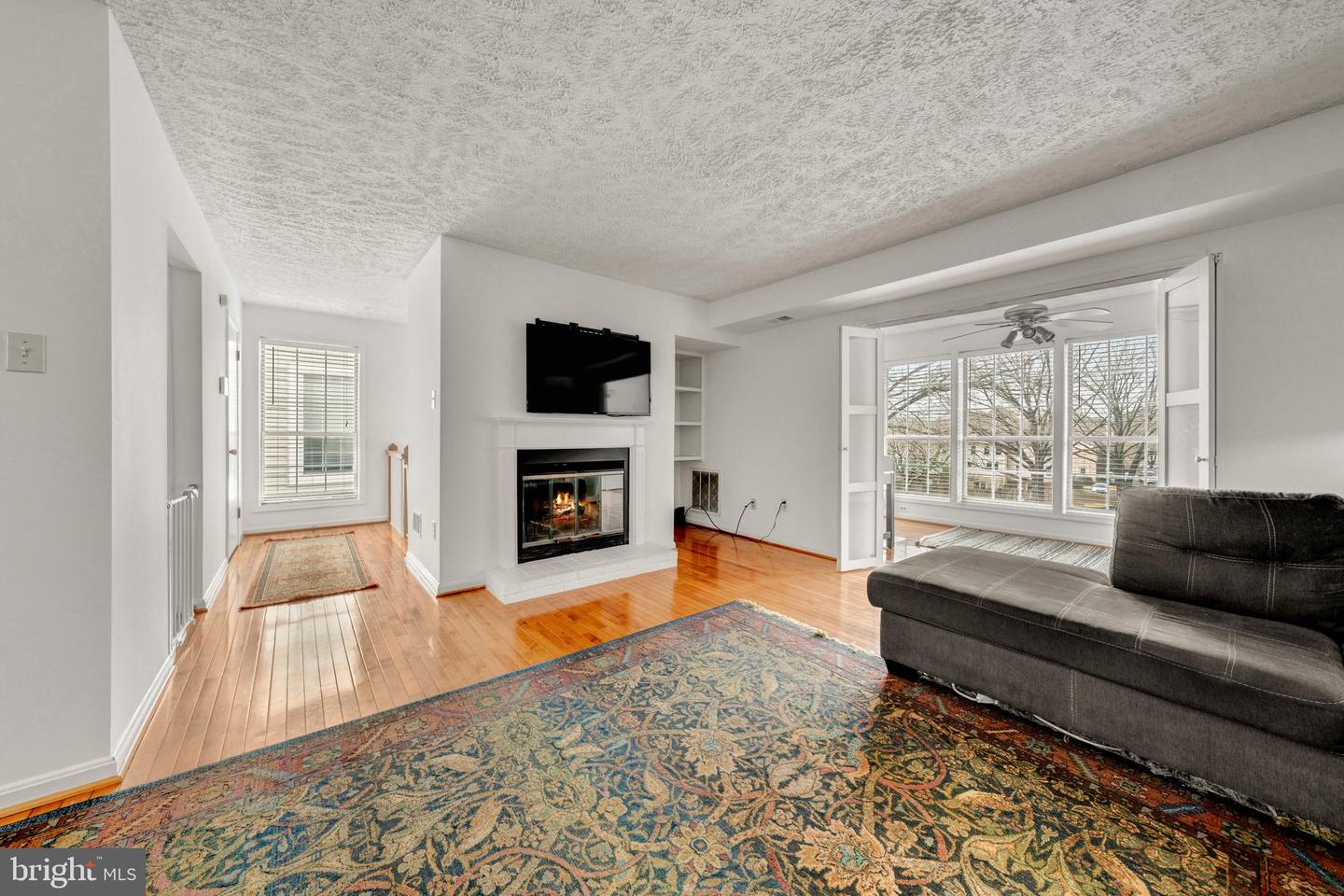 10147 OAKTON TERRACE RD, OAKTON, Virginia 22124, 2 Bedrooms Bedrooms, ,2 BathroomsBathrooms,Residential,For sale,10147 OAKTON TERRACE RD,VAFX2292596 MLS # VAFX2292596