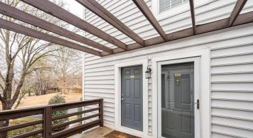 10147 OAKTON TERRACE RD, OAKTON, Virginia 22124, 2 Bedrooms Bedrooms, ,2 BathroomsBathrooms,Residential,For sale,10147 OAKTON TERRACE RD,VAFX2292596 MLS # VAFX2292596