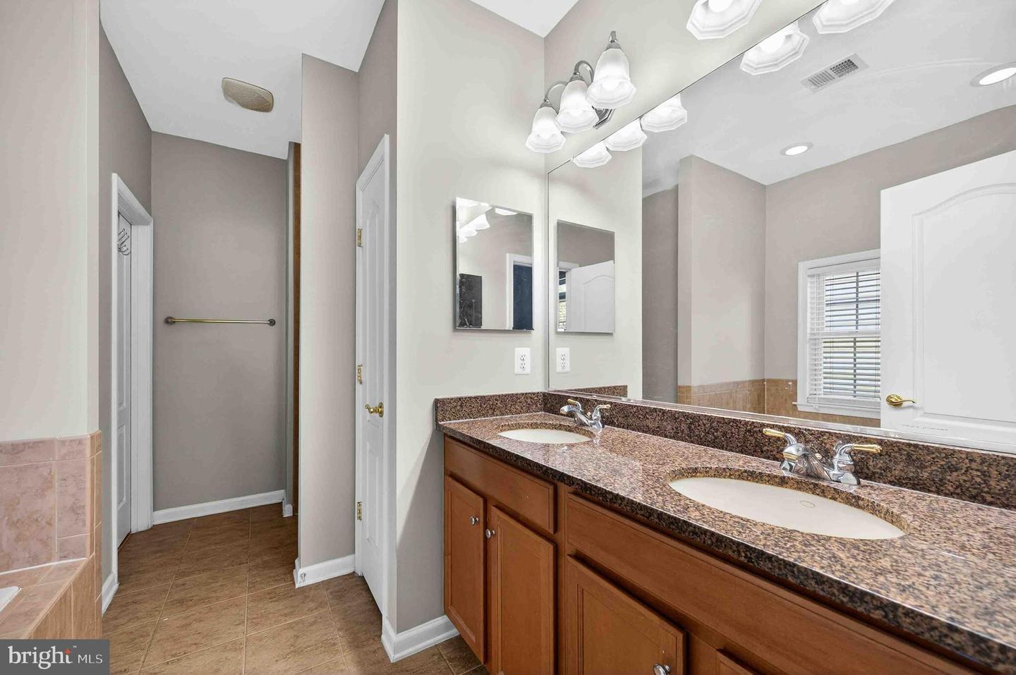 20726 CRESCENT POINTE PL, ASHBURN, Virginia 20147, 3 Bedrooms Bedrooms, ,3 BathroomsBathrooms,Residential,For sale,20726 CRESCENT POINTE PL,VALO2116590 MLS # VALO2116590