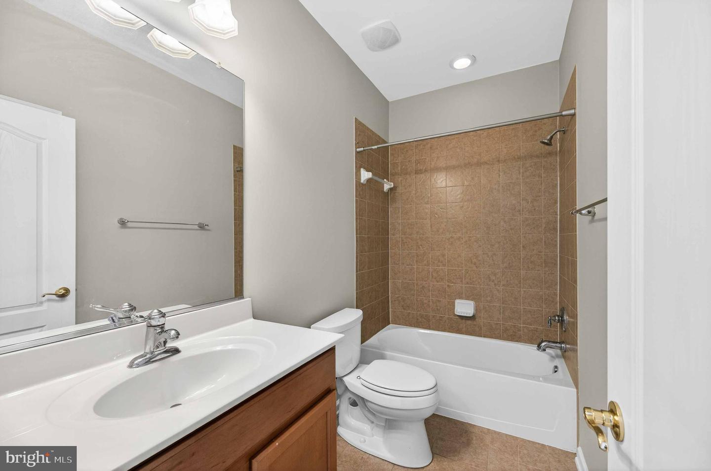 20726 CRESCENT POINTE PL, ASHBURN, Virginia 20147, 3 Bedrooms Bedrooms, ,3 BathroomsBathrooms,Residential,For sale,20726 CRESCENT POINTE PL,VALO2116590 MLS # VALO2116590