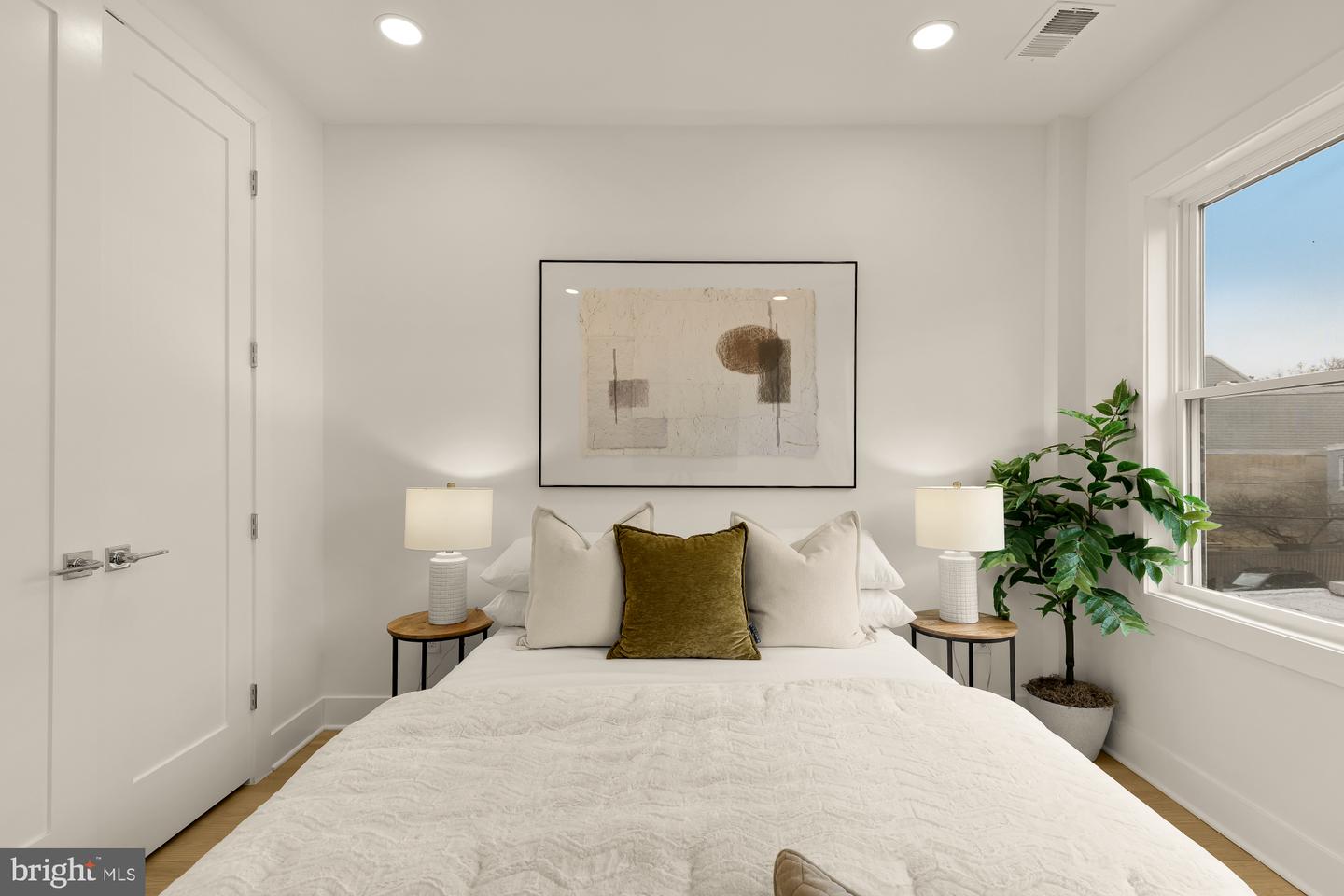 1932 11TH ST NW, WASHINGTON, District Of Columbia 20001, 4 Bedrooms Bedrooms, ,3 BathroomsBathrooms,Residential,For sale,1932 11TH ST NW,DCDC2247666 MLS # DCDC2247666