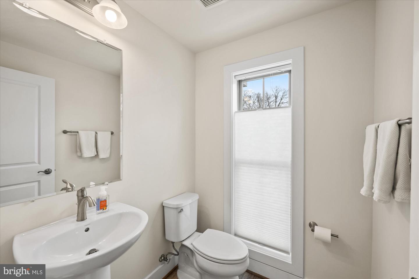 2236 S GLEBE RD, ARLINGTON, Virginia 22206, 4 Bedrooms Bedrooms, ,4 BathroomsBathrooms,Residential,For sale,2236 S GLEBE RD,VAAR2069298 MLS # VAAR2069298