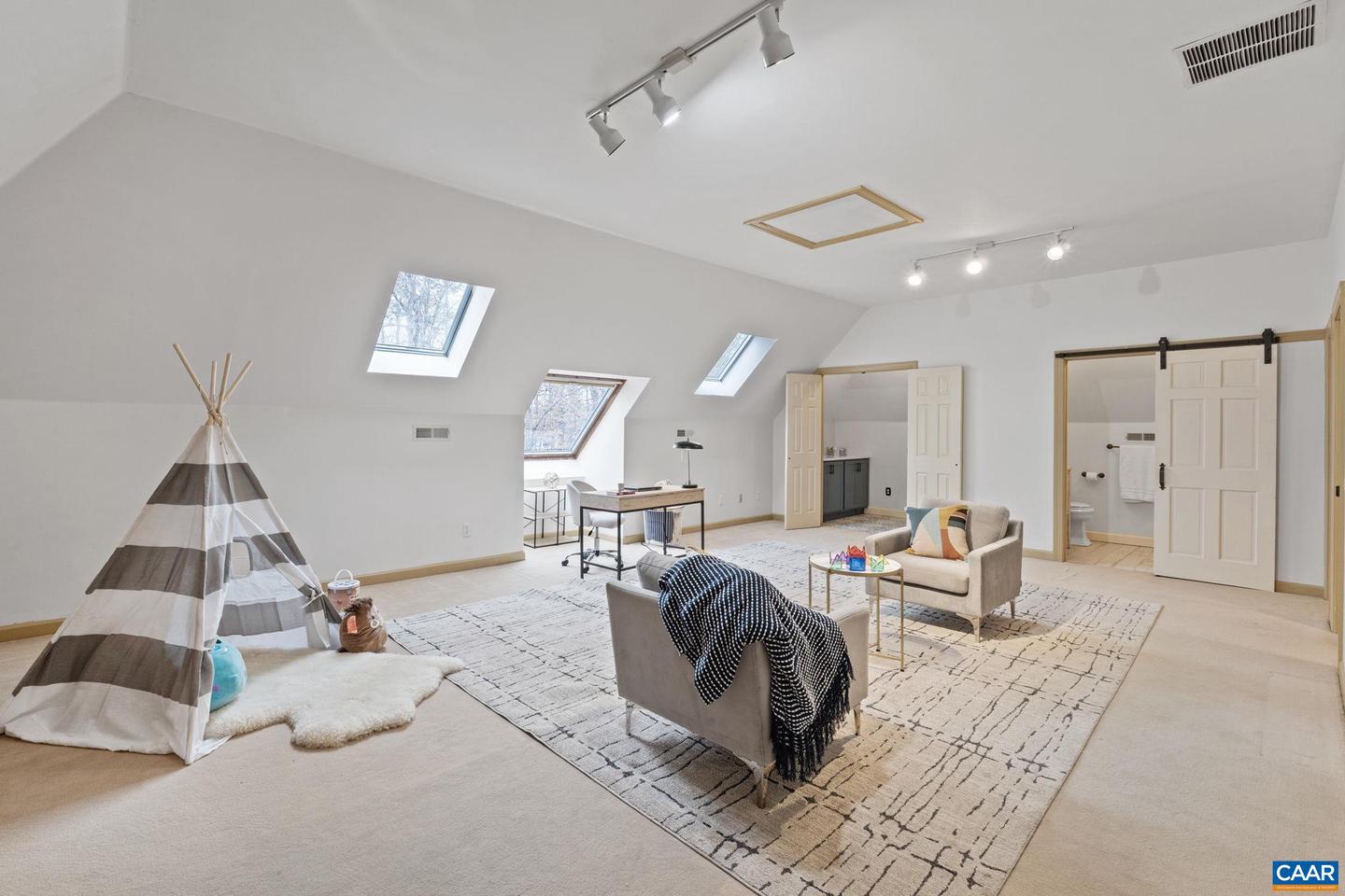 3104 EDGEWATER DR, CHARLOTTESVILLE, Virginia 22911, 4 Bedrooms Bedrooms, ,4 BathroomsBathrooms,Residential,For sale,3104 EDGEWATER DR,673662 MLS # 673662