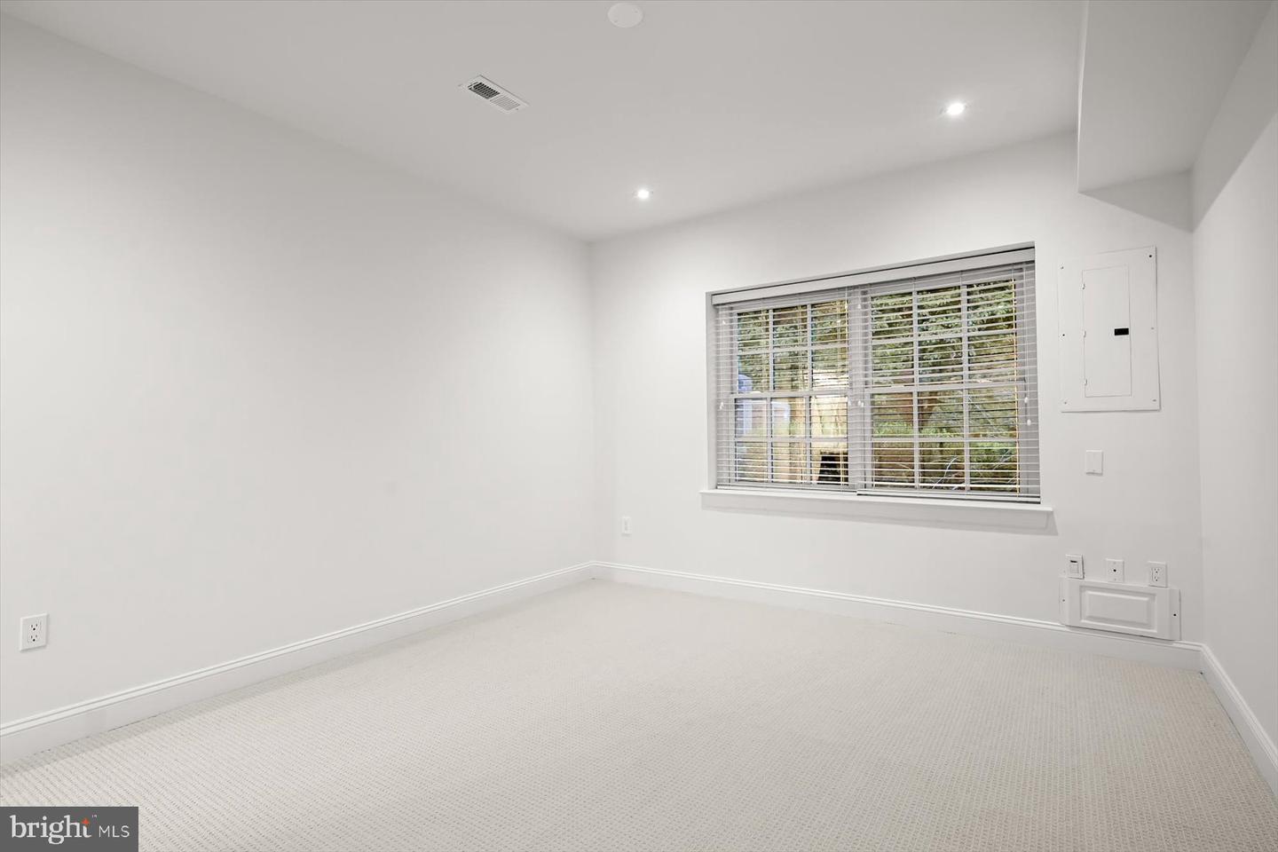 1404 WYNHURST LN, VIENNA, Virginia 22182, 5 Bedrooms Bedrooms, ,4 BathroomsBathrooms,Residential,For sale,1404 WYNHURST LN,VAFX2292770 MLS # VAFX2292770